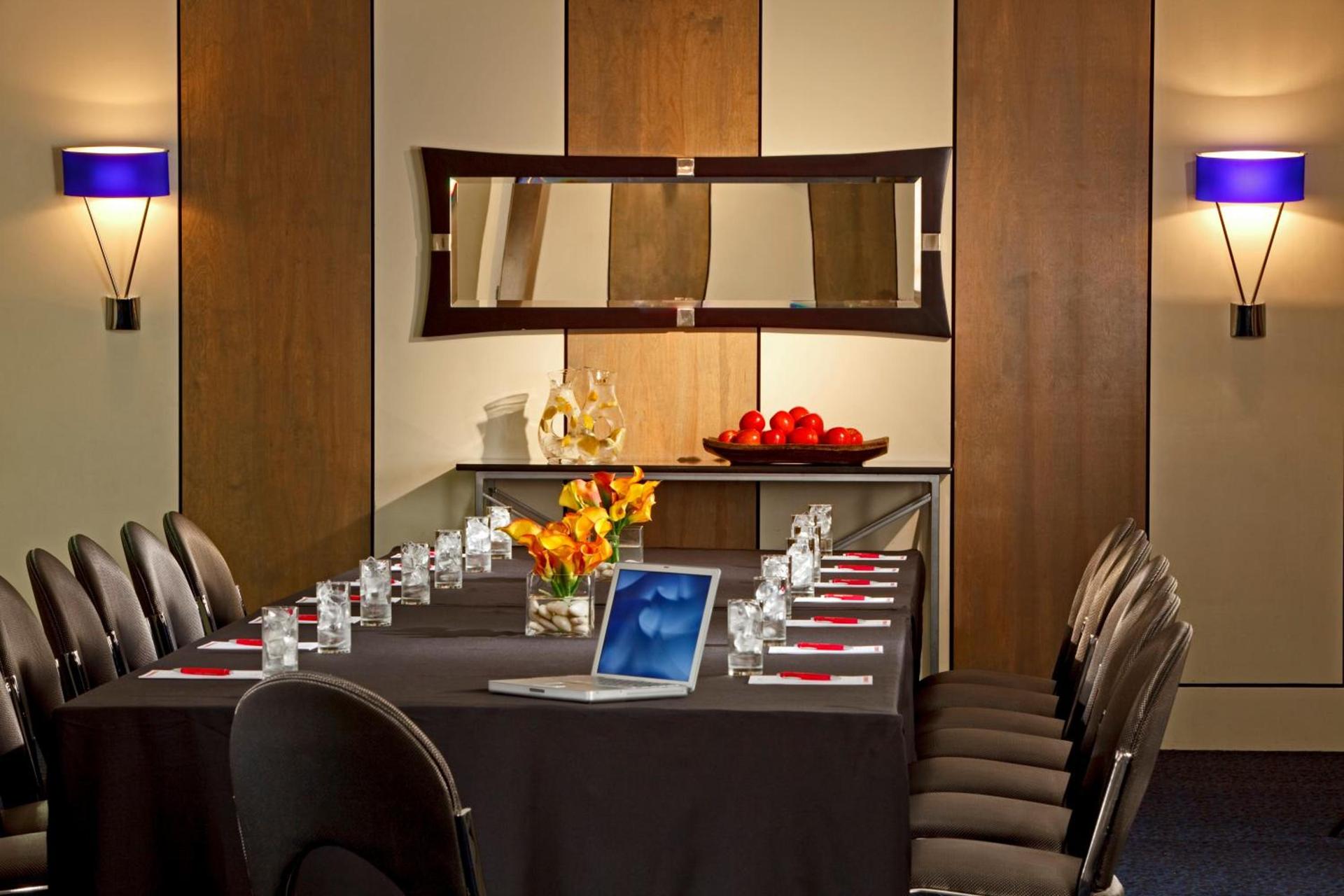Kimpton George Hotel by IHG photo 1