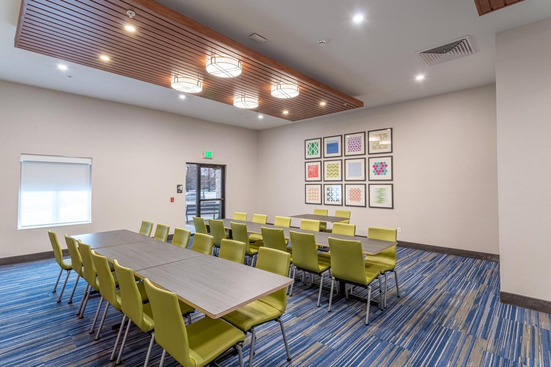 Holiday Inn Express & Suites - Columbus - Worthington by IHG photo 30
