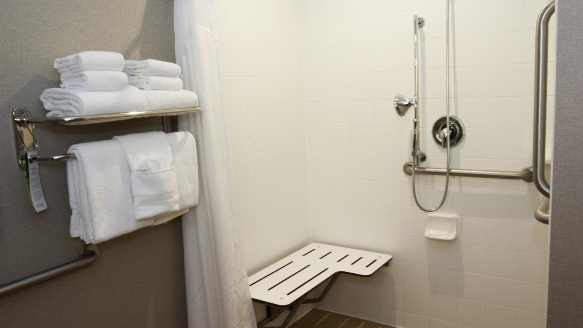 Holiday Inn Express & Suites Cheney by IHG photo 9