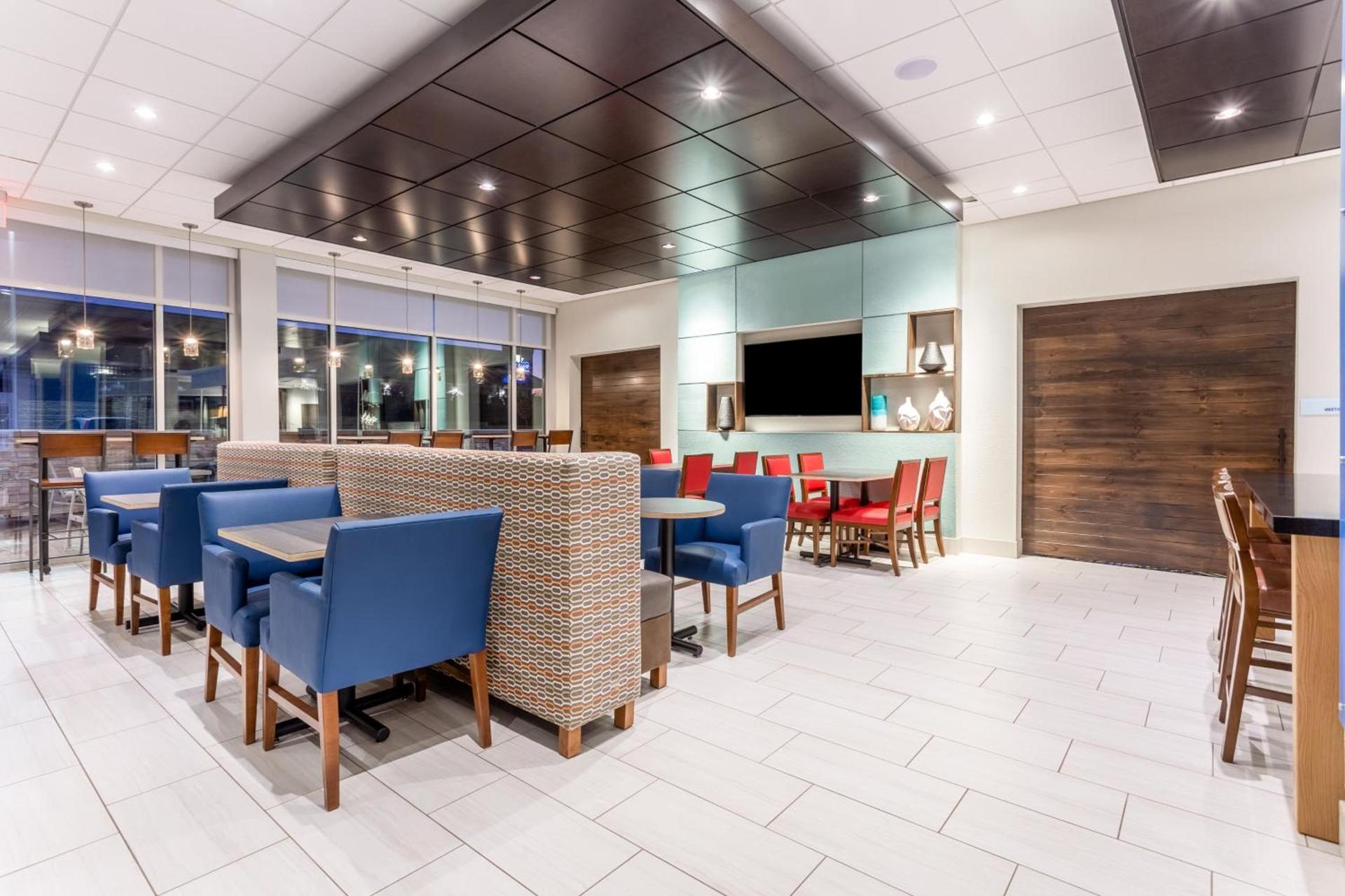 Holiday Inn Express & Suites - Florence - Cincinnati Airport by IHG photo 13