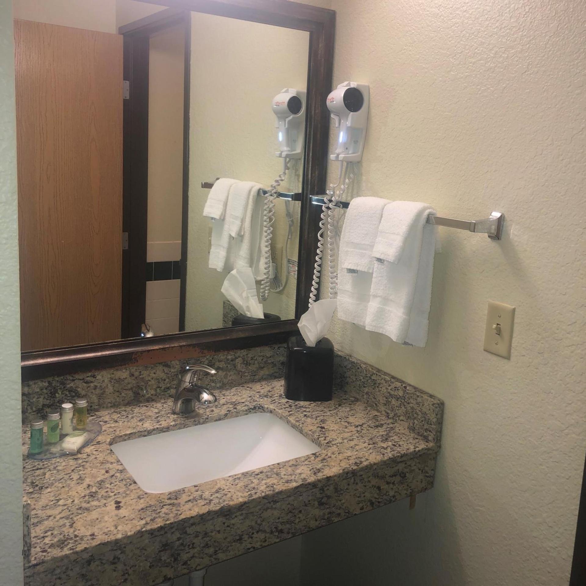 Cobblestone Hotel & Suites - Wisconsin Rapids photo 4