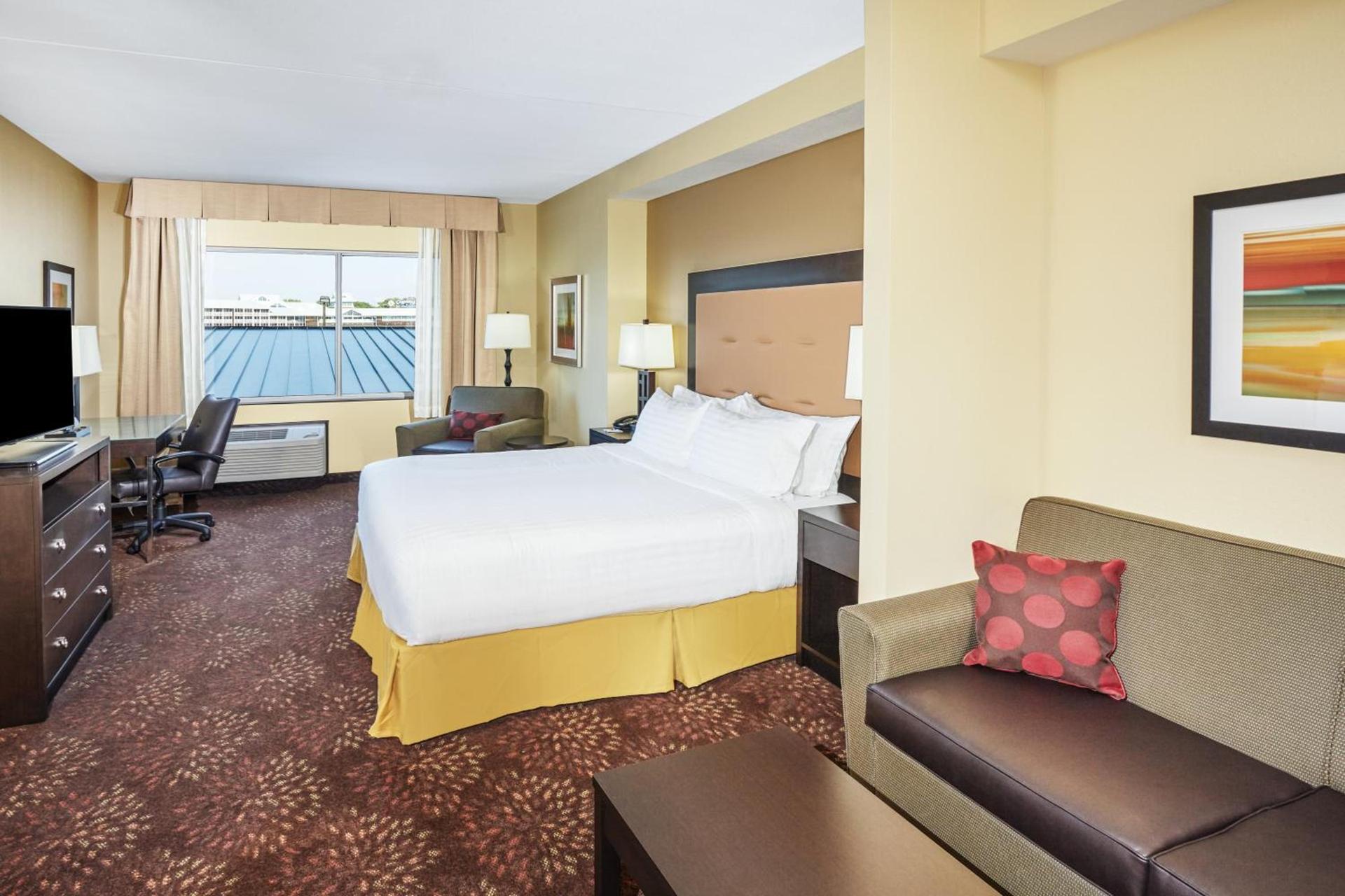 Holiday Inn Express & Suites Sandusky by IHG photo 36