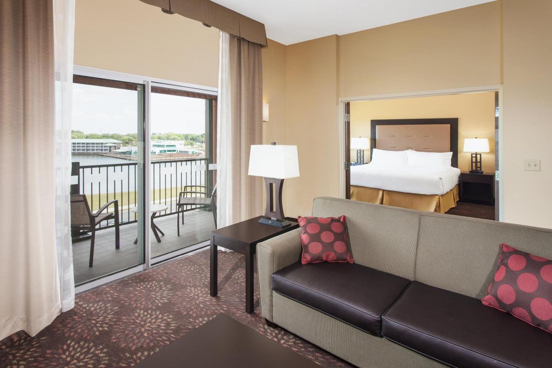 Holiday Inn Express & Suites Sandusky by IHG photo 39