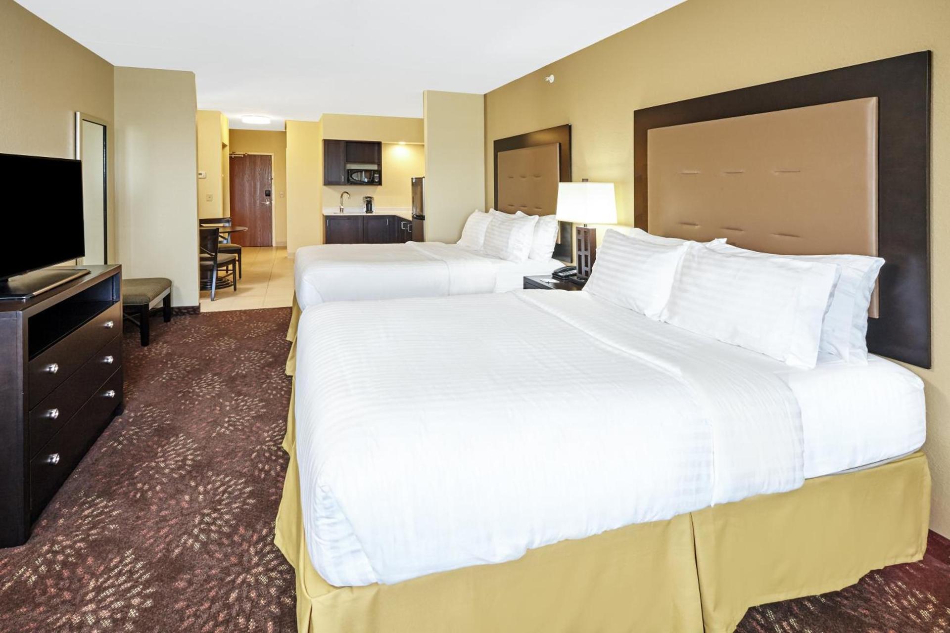 Holiday Inn Express & Suites Sandusky by IHG photo 40