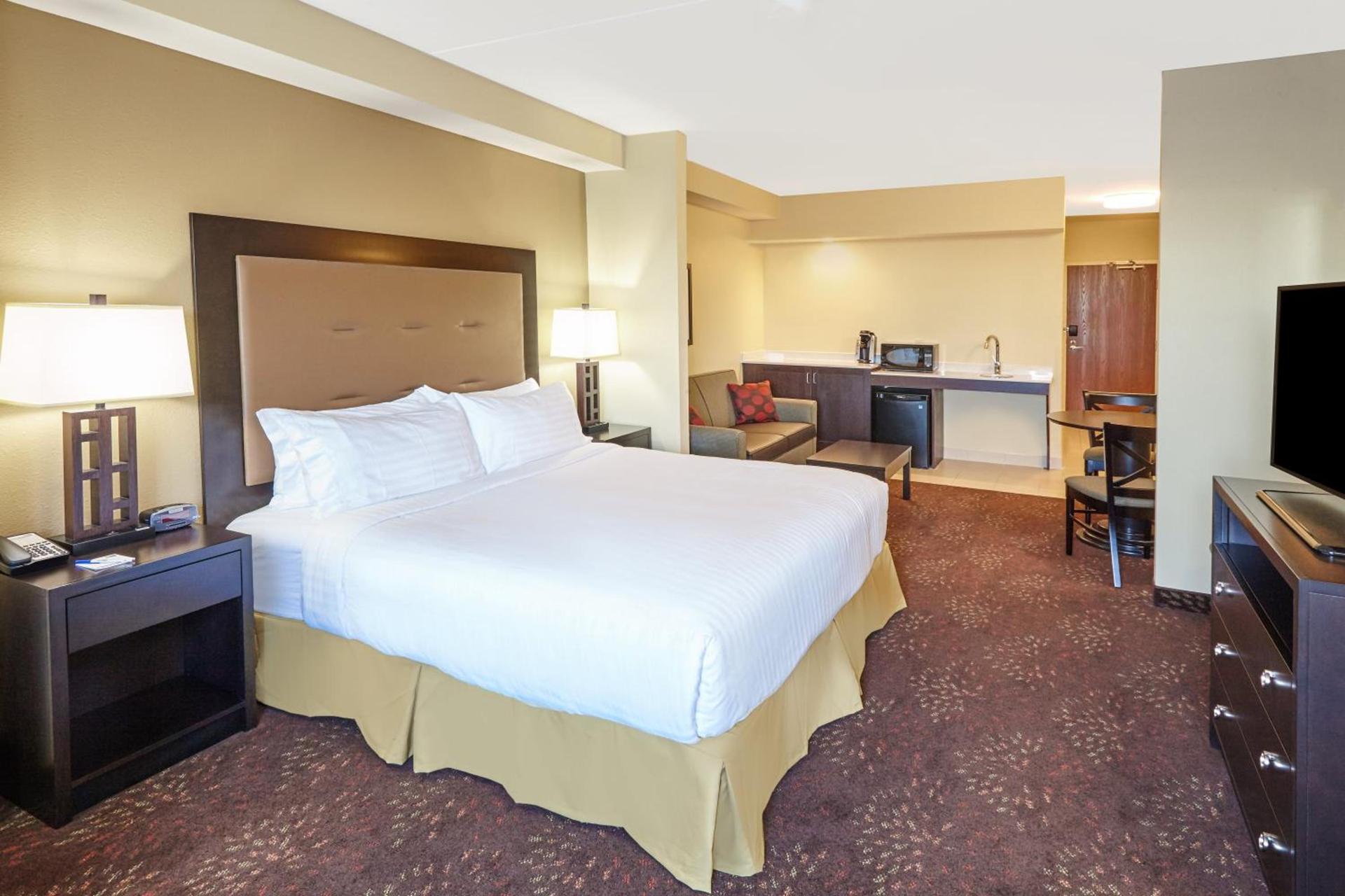 Holiday Inn Express & Suites Sandusky by IHG photo 31