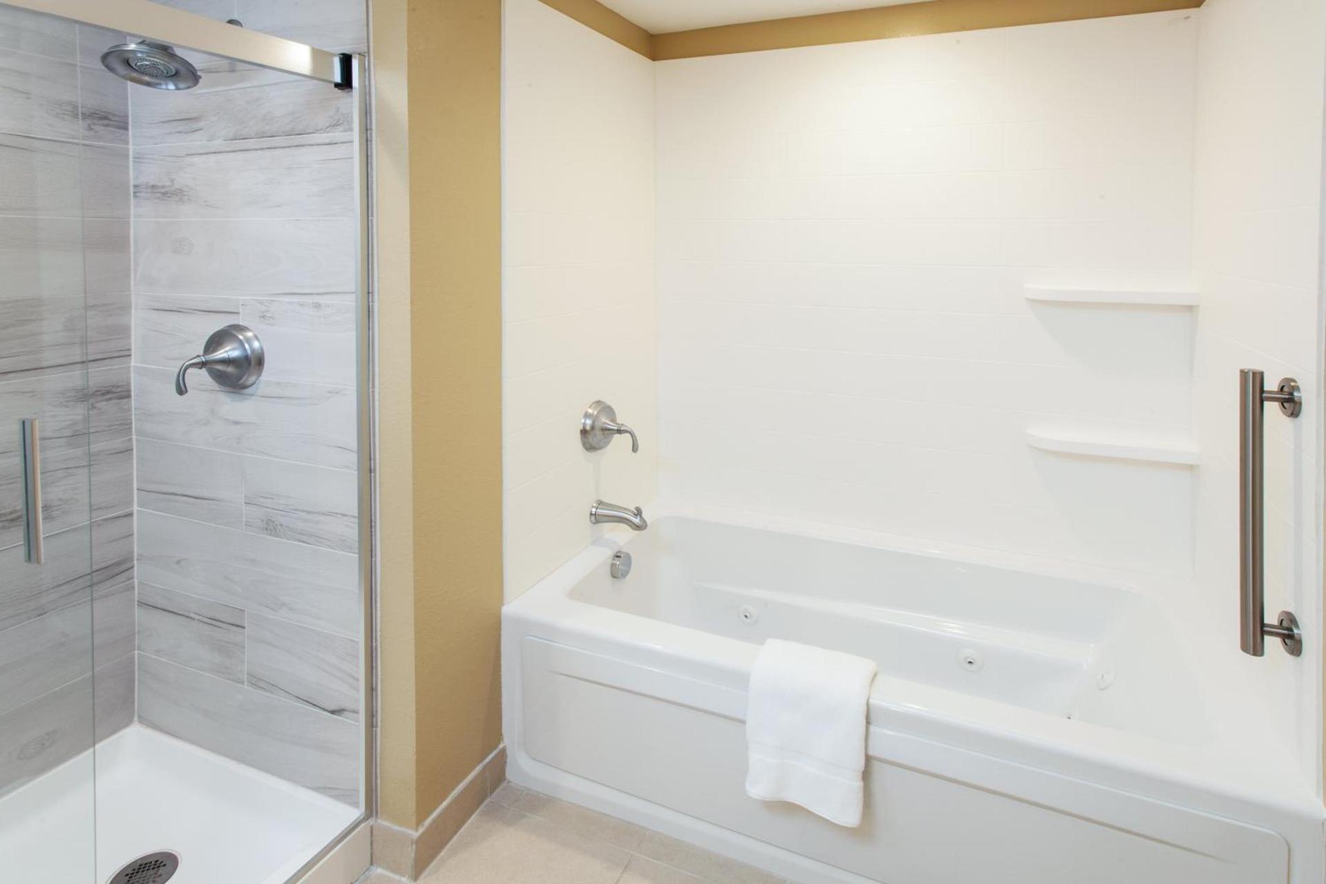 Holiday Inn Express & Suites Sandusky by IHG photo 18