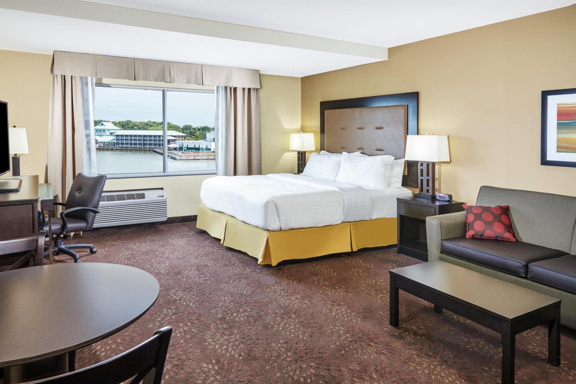 Holiday Inn Express & Suites Sandusky by IHG photo 35
