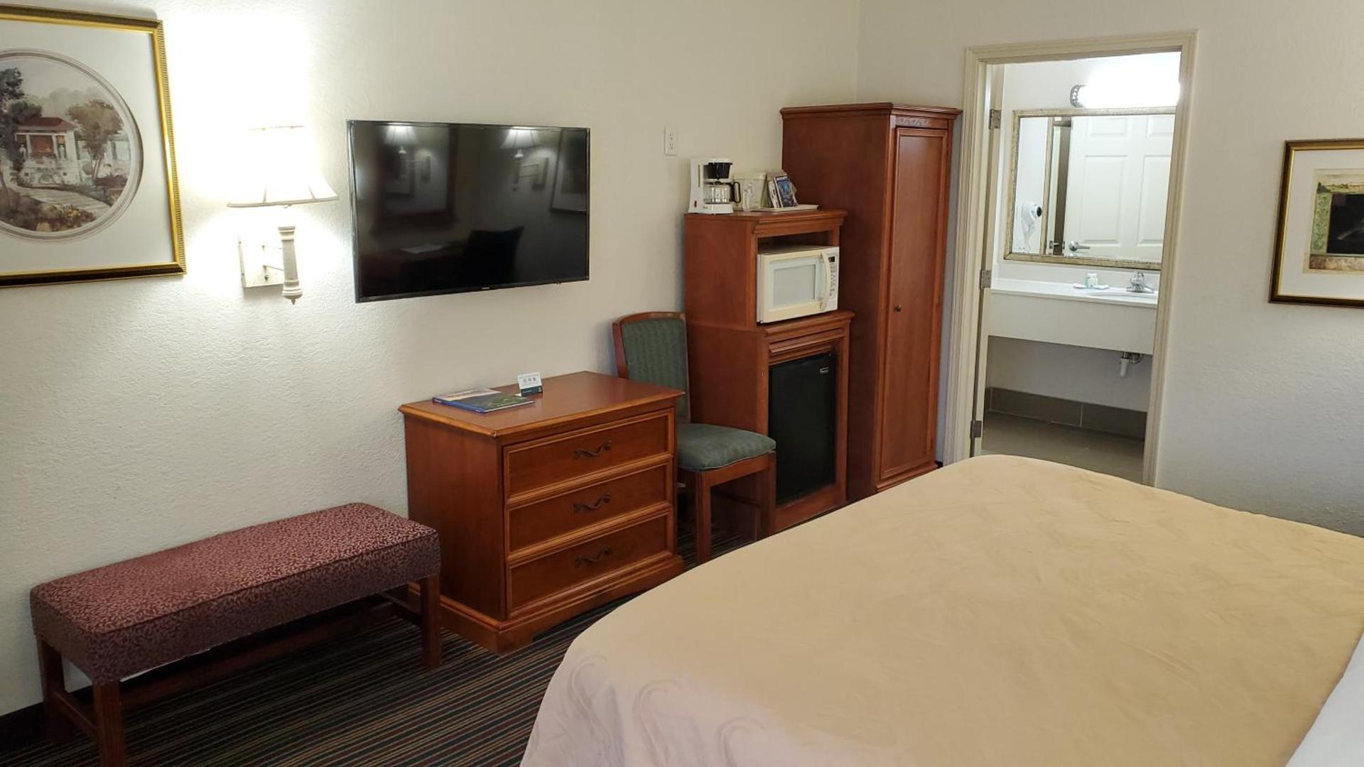 Quality Inn & Suites Biltmore East photo 24