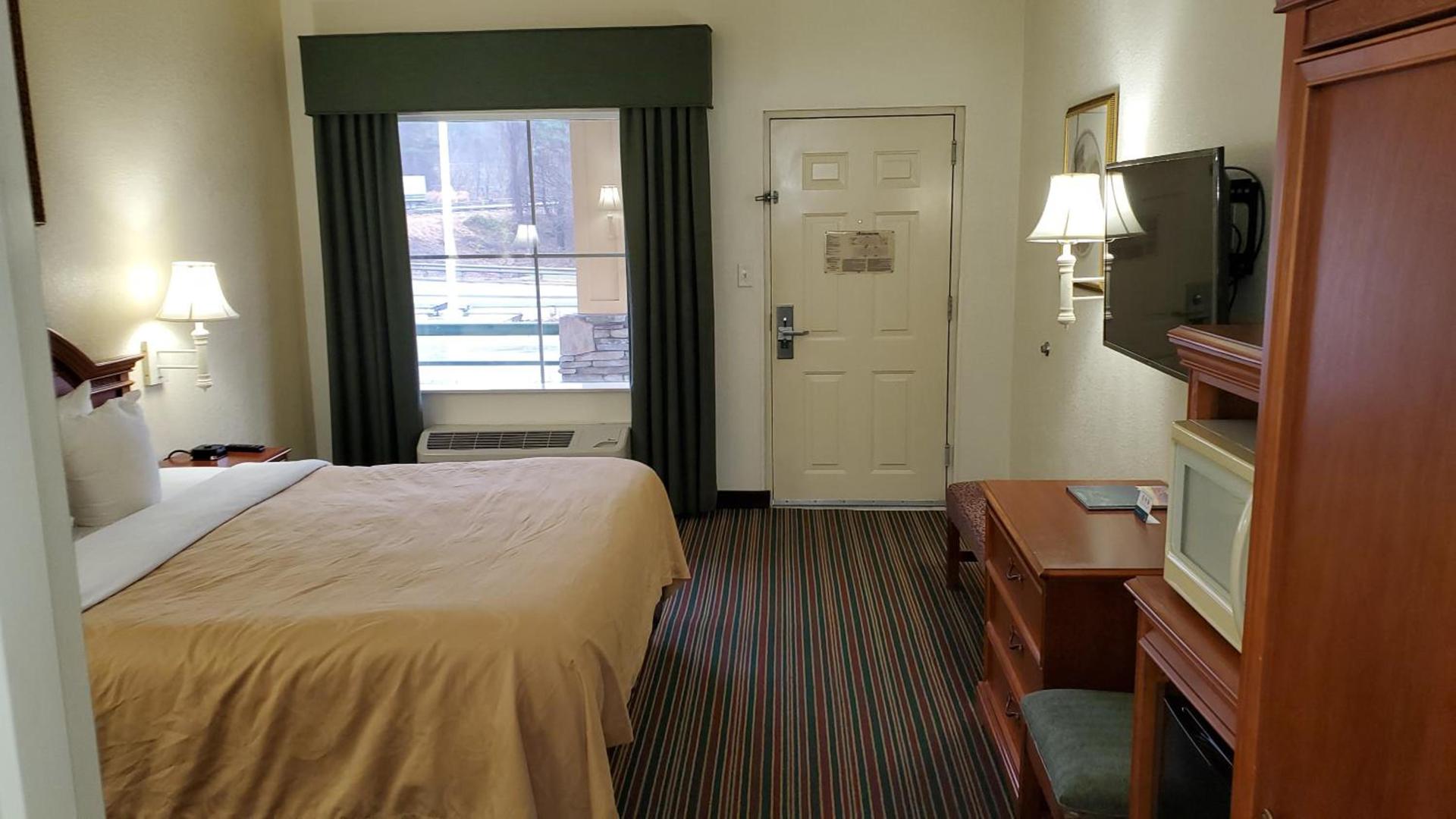 Quality Inn & Suites Biltmore East photo 22