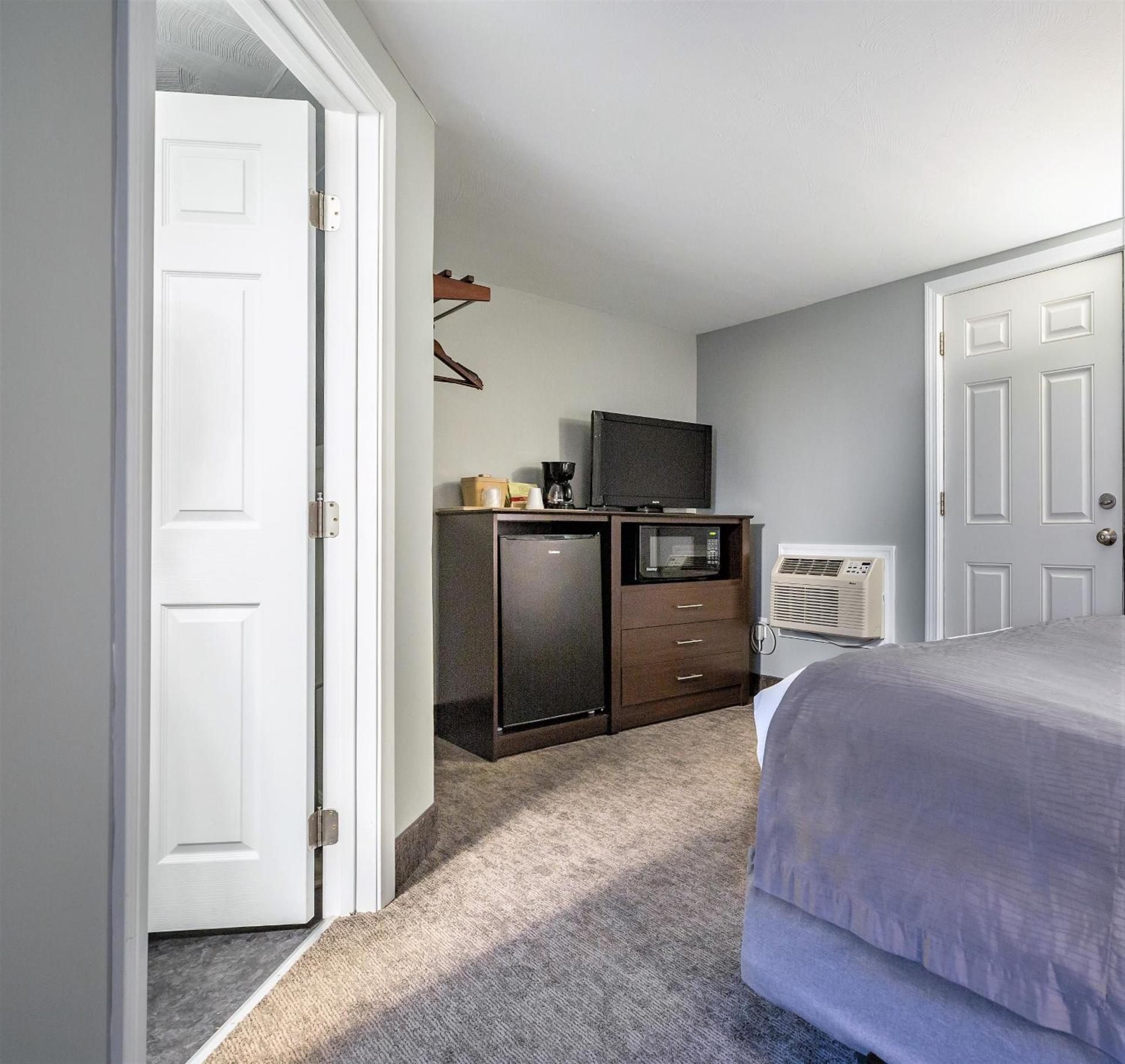Mt. Madison Inn & Suites photo 34