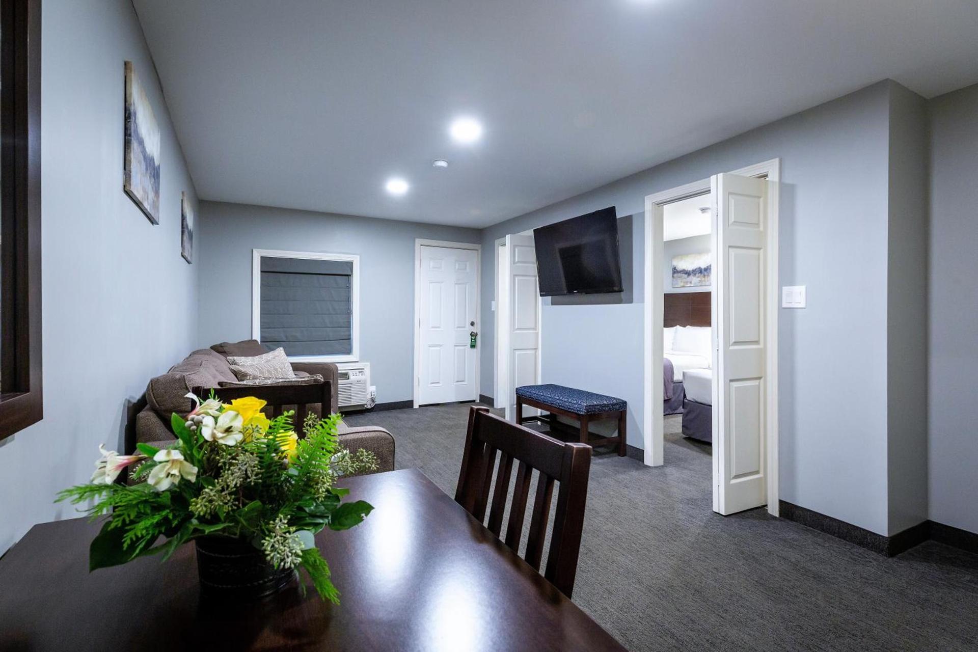 Mt. Madison Inn & Suites photo 27