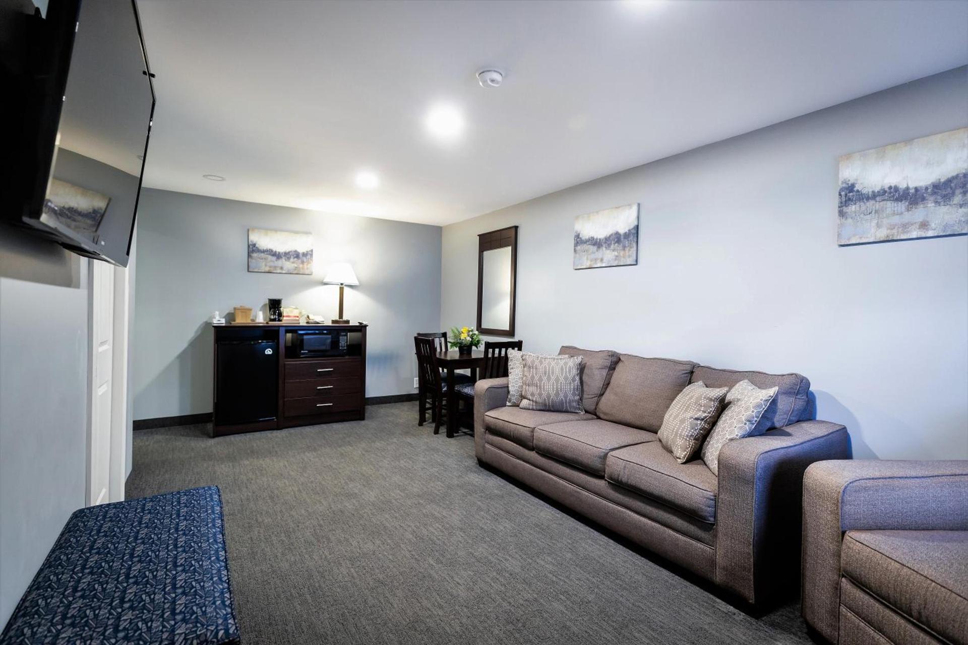 Mt. Madison Inn & Suites photo 29