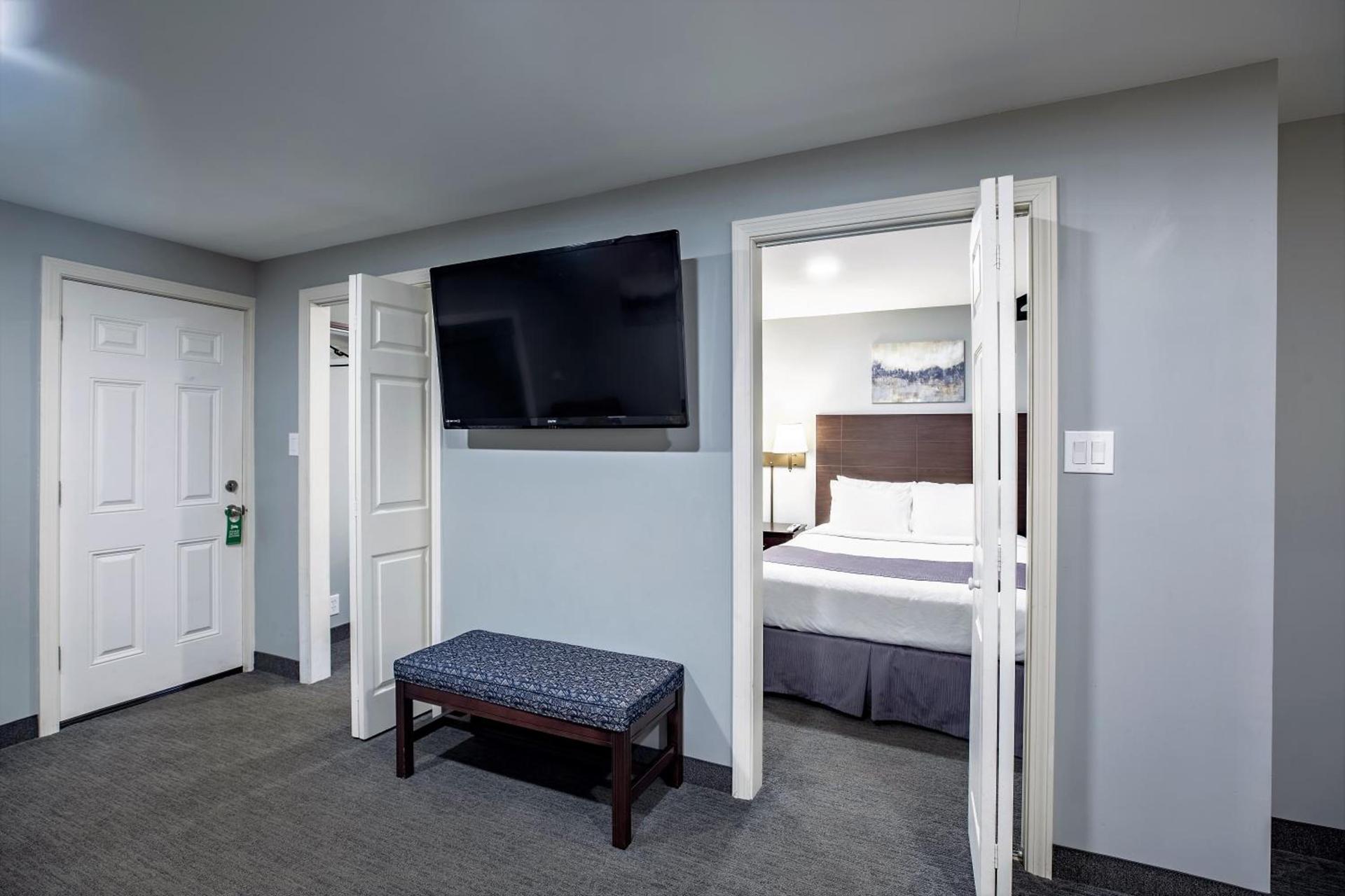 Mt. Madison Inn & Suites photo 30