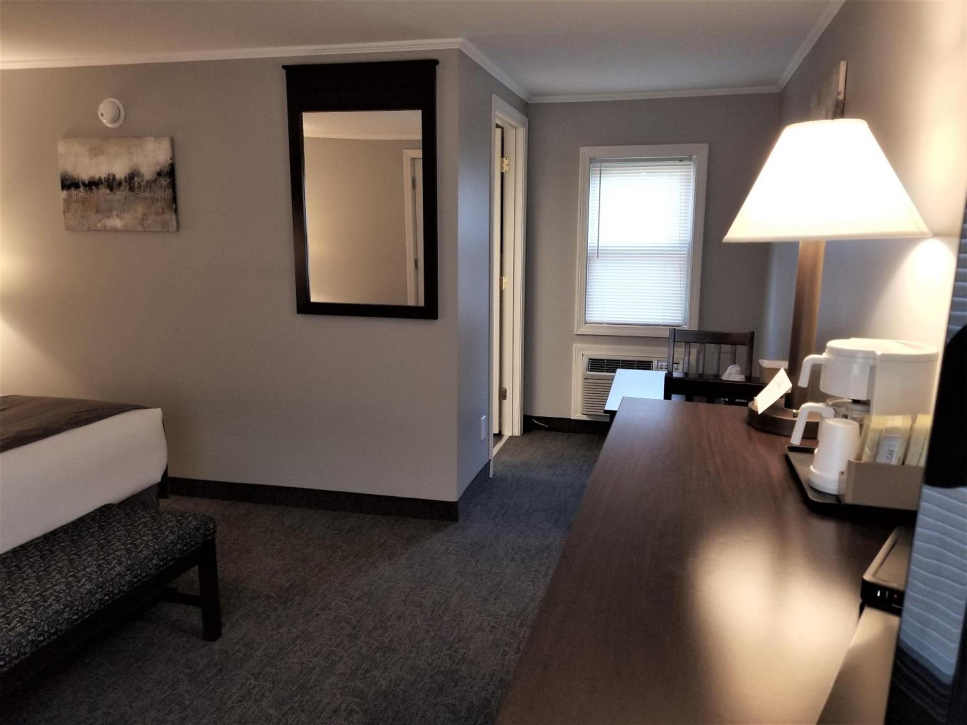 Mt. Madison Inn & Suites photo 23