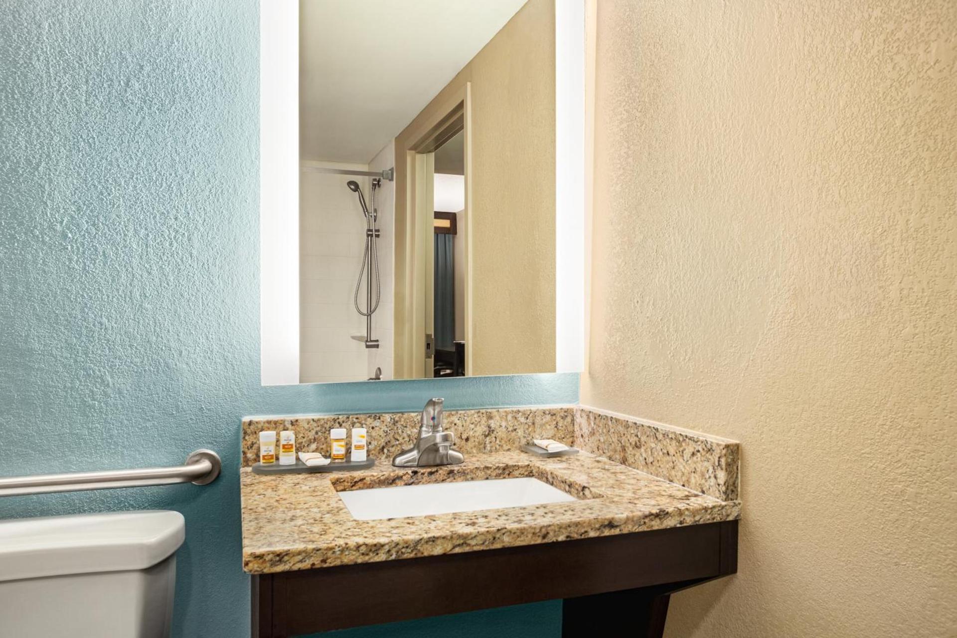 La Quinta Inn & Suites by Wyndham Richmond-Midlothian photo 59
