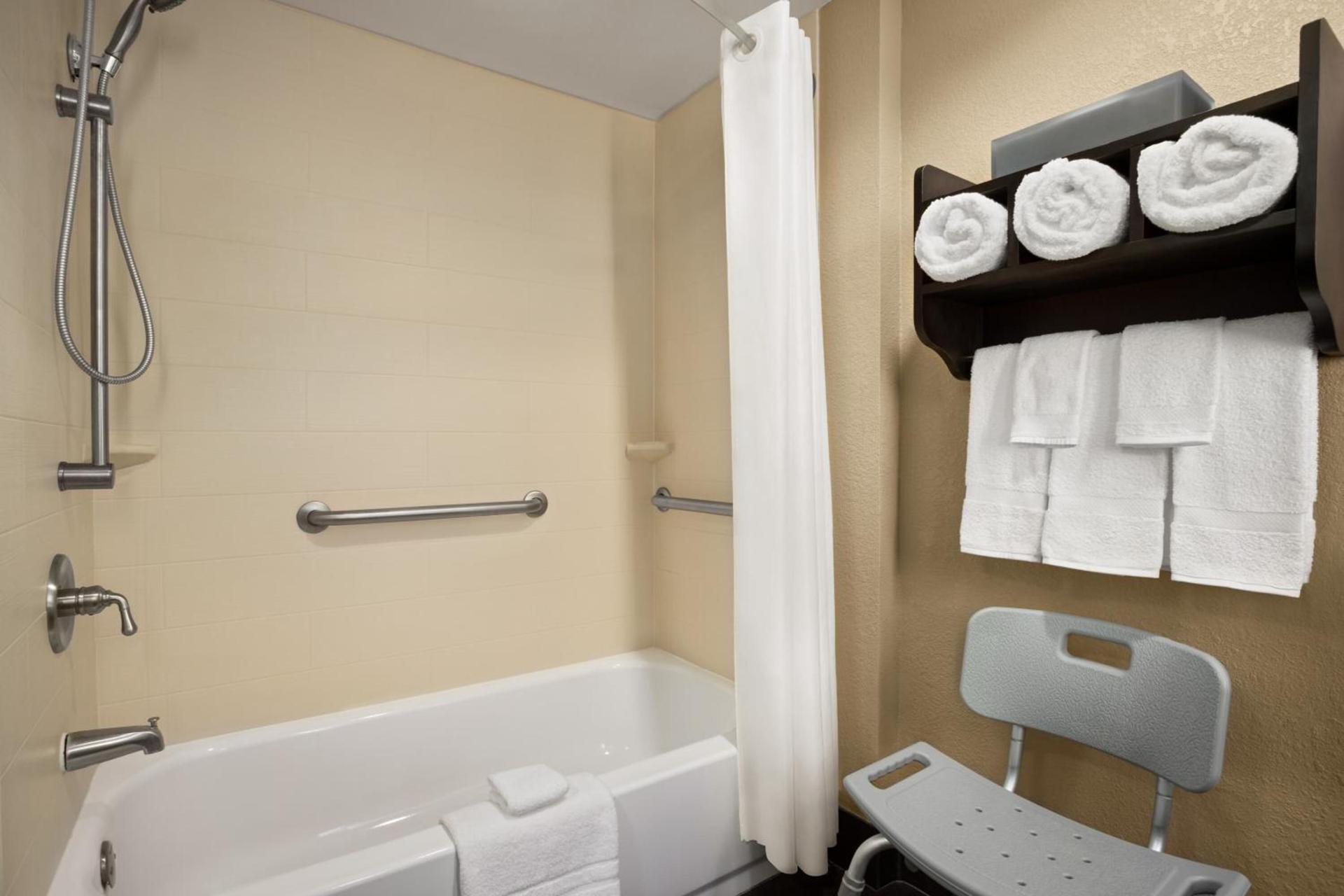 La Quinta Inn & Suites by Wyndham Richmond-Midlothian photo 50