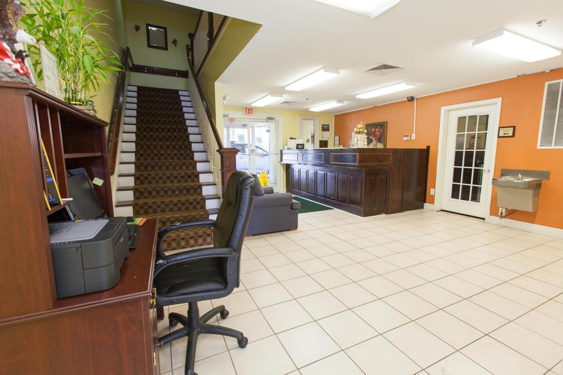 Douglas Inn & Suites photo 6
