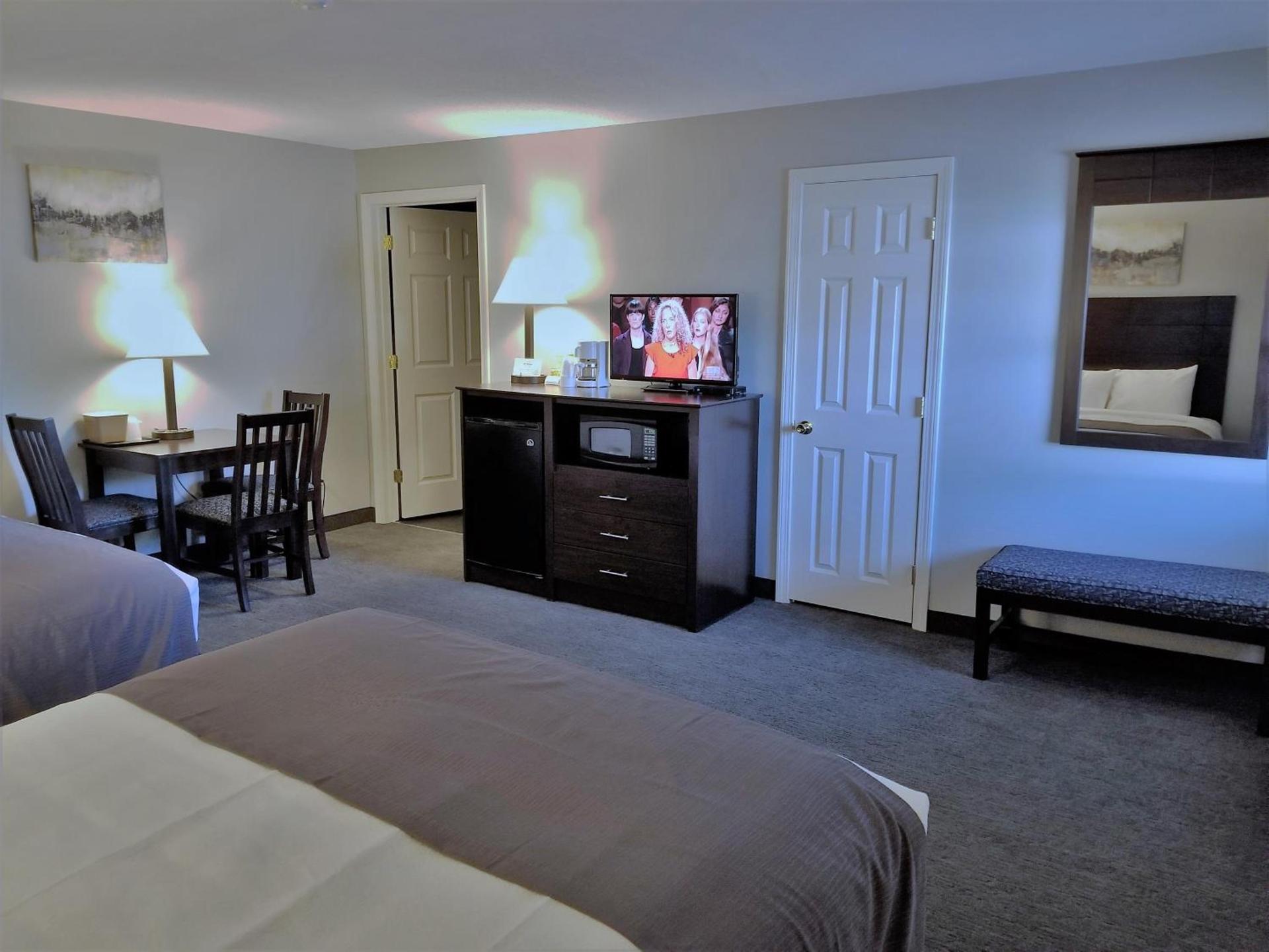 Mt. Madison Inn & Suites photo 11