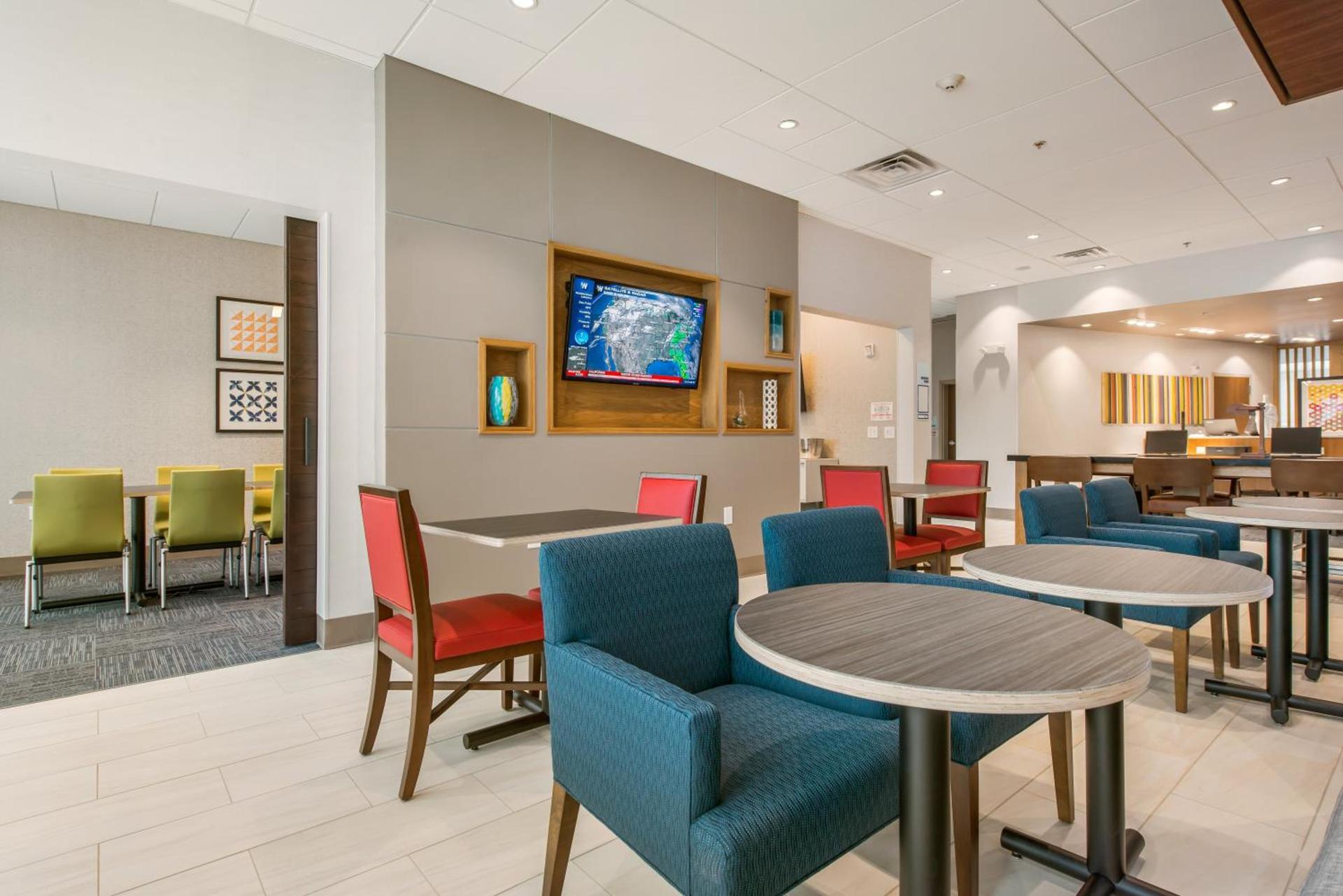 Holiday Inn Express & Suites - Carrollton West by IHG photo 18