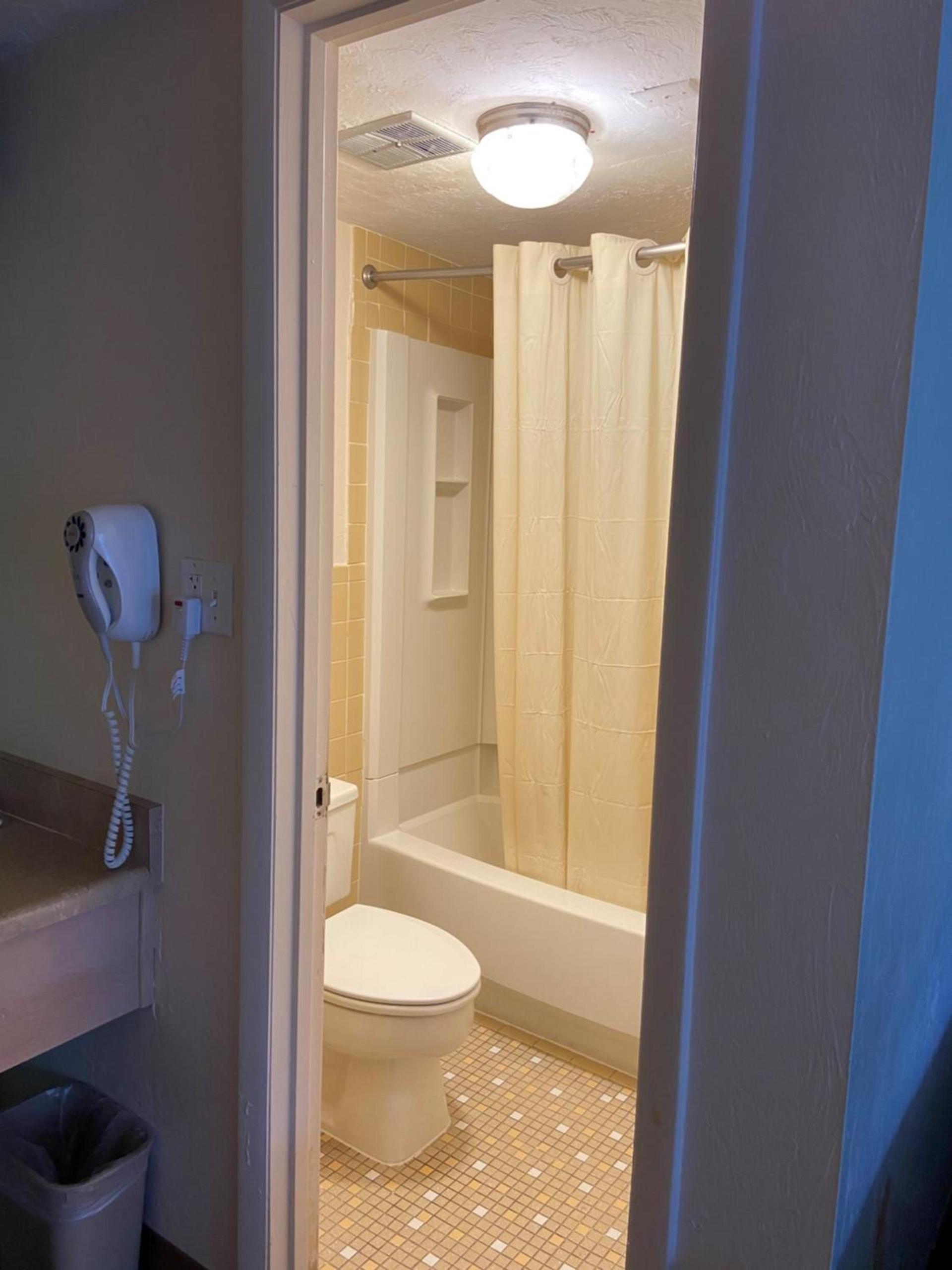 Buccaneer Inn photo 29