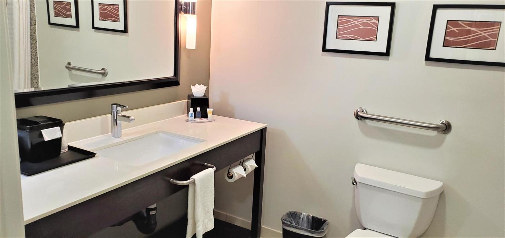 Comfort Inn & Suites Near Universal - N Hollywood - Burbank photo 45