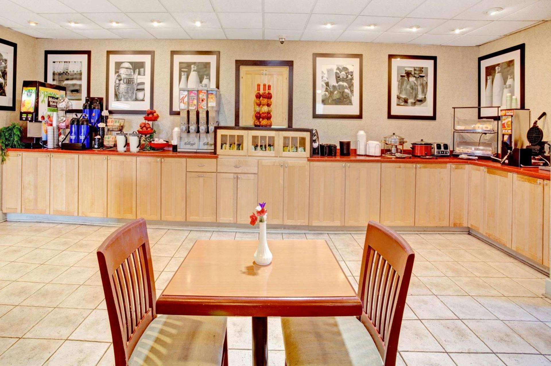 Ramada by Wyndham West Memphis photo 20