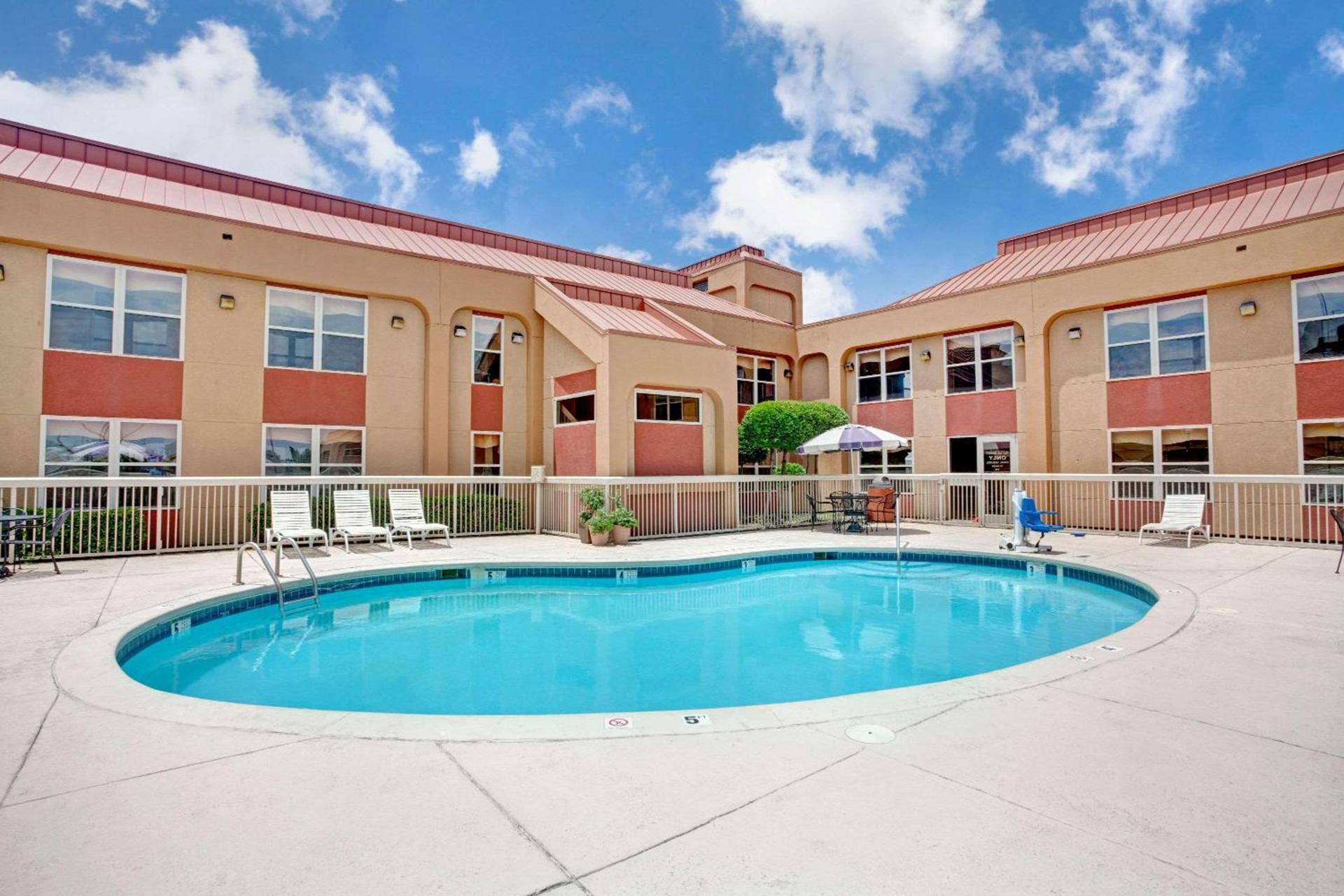 Ramada by Wyndham West Memphis photo 22