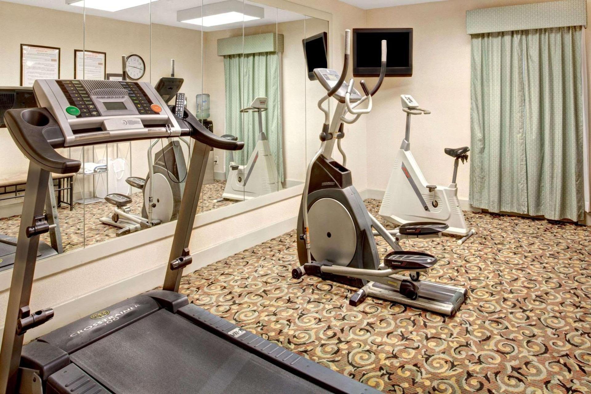 Ramada by Wyndham West Memphis photo 31