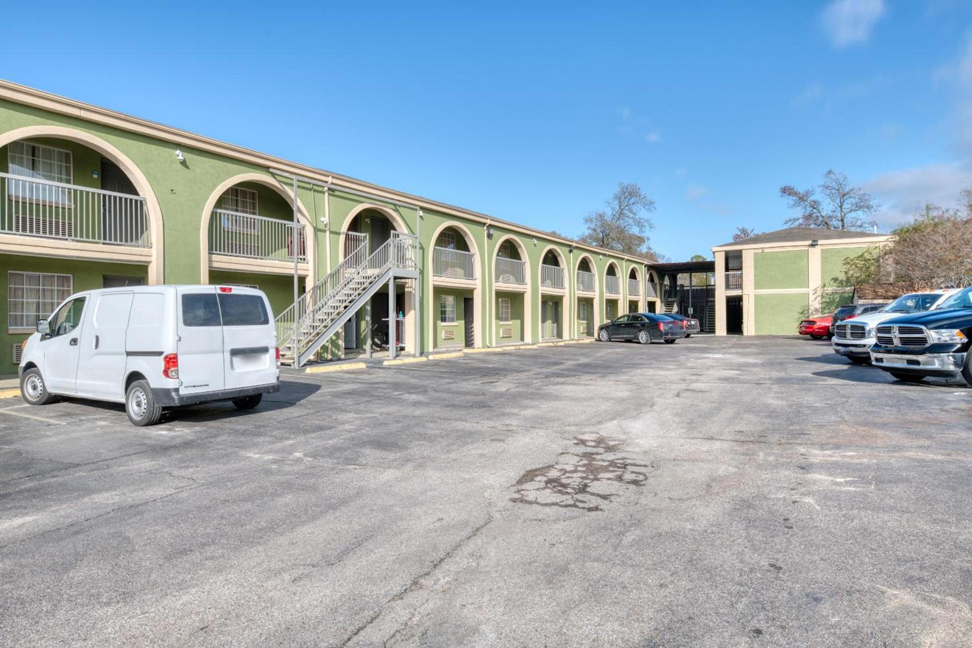 Sienna Inn Channelview, TX photo 44