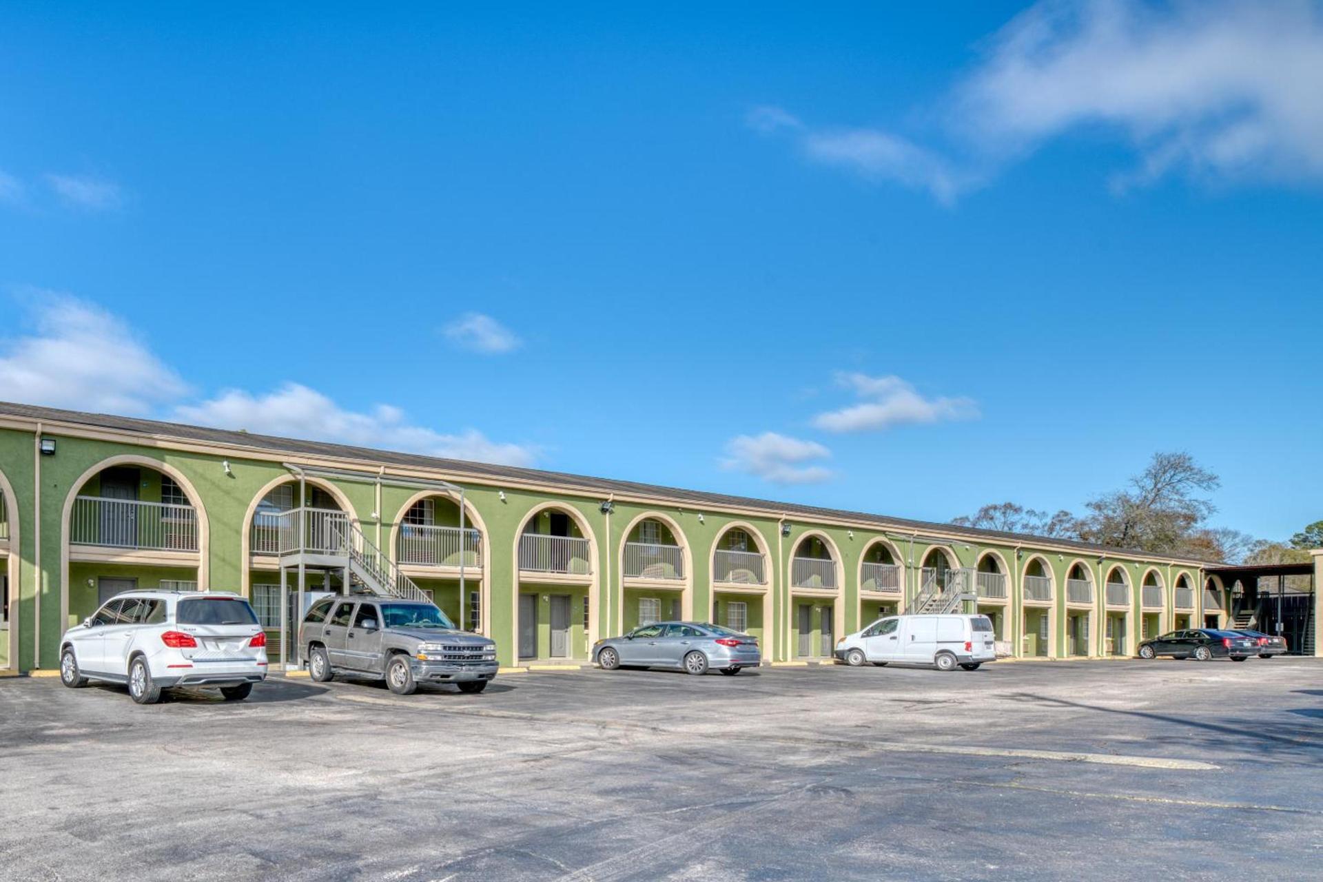 Sienna Inn Channelview, TX photo 39