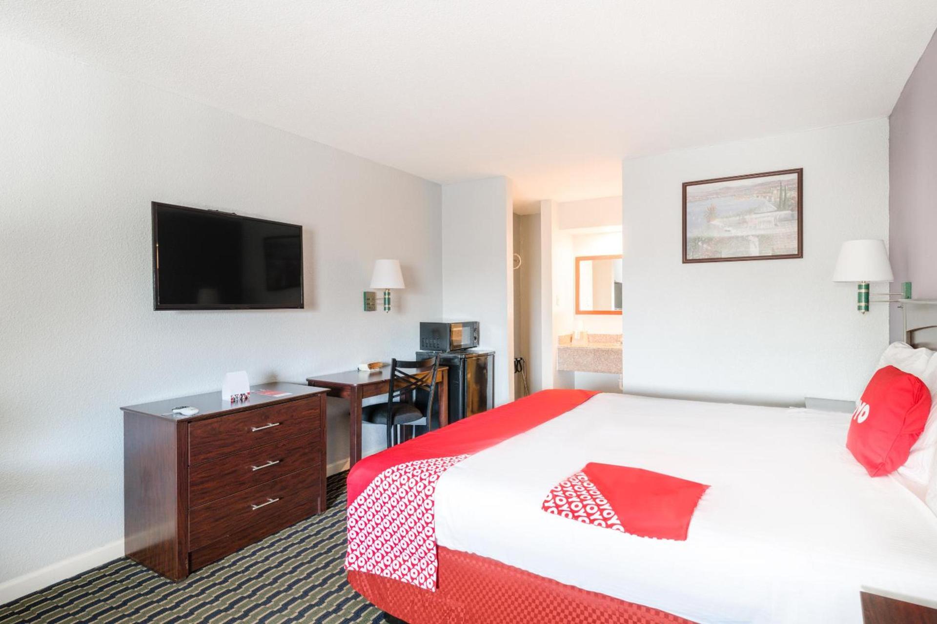 Sienna Inn Channelview, TX photo 20