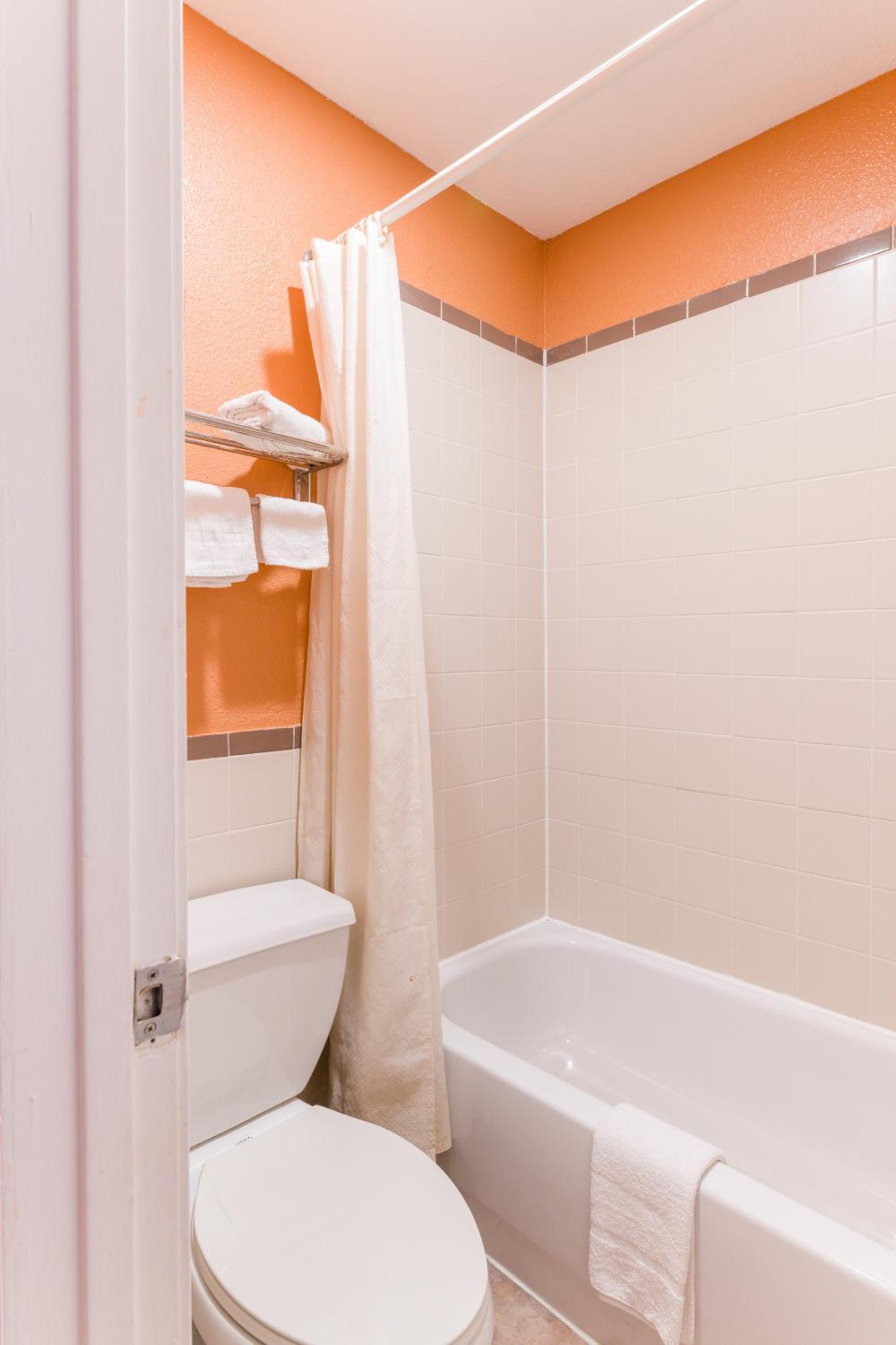 Sienna Inn Channelview, TX photo 6
