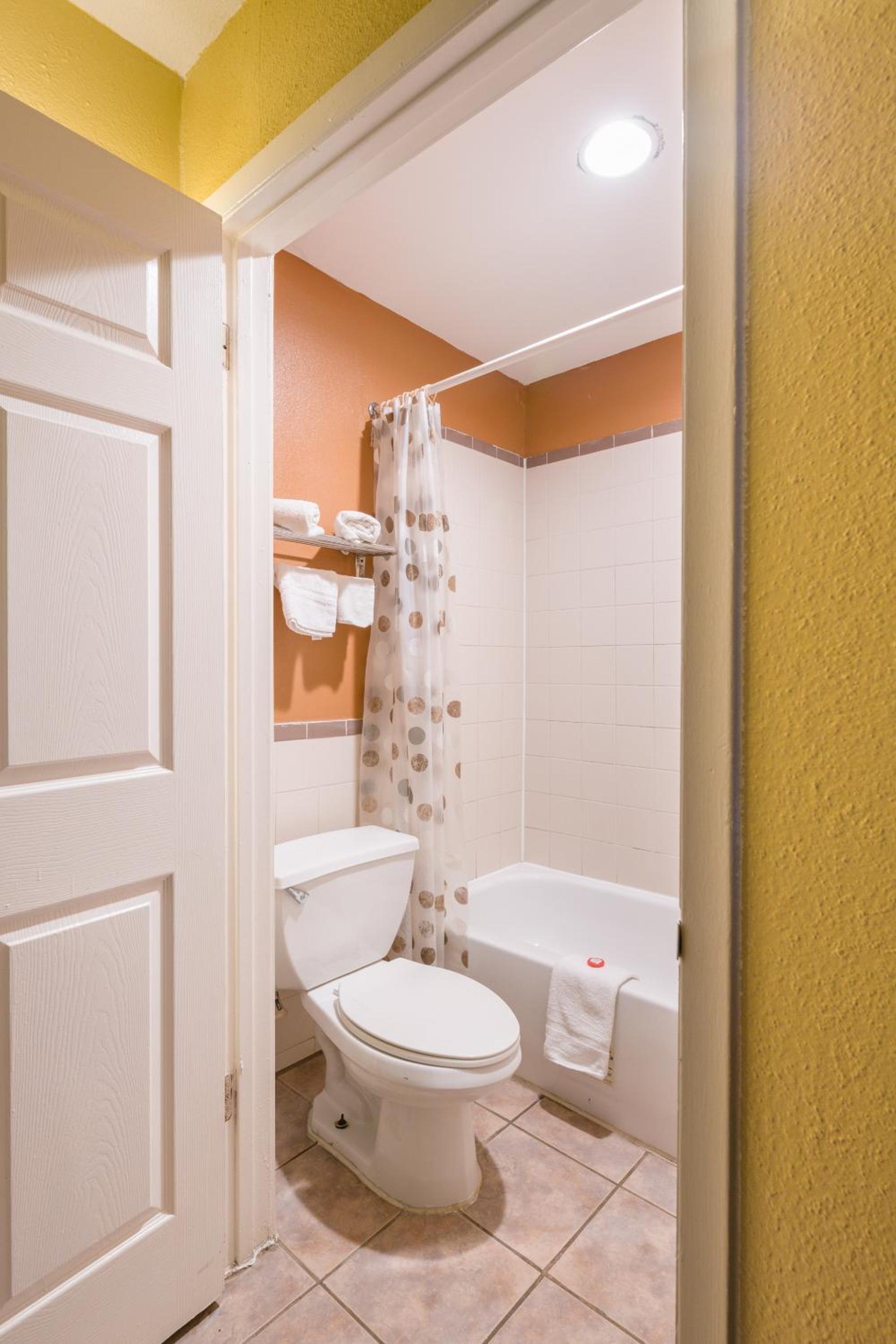 Sienna Inn Channelview, TX photo 14
