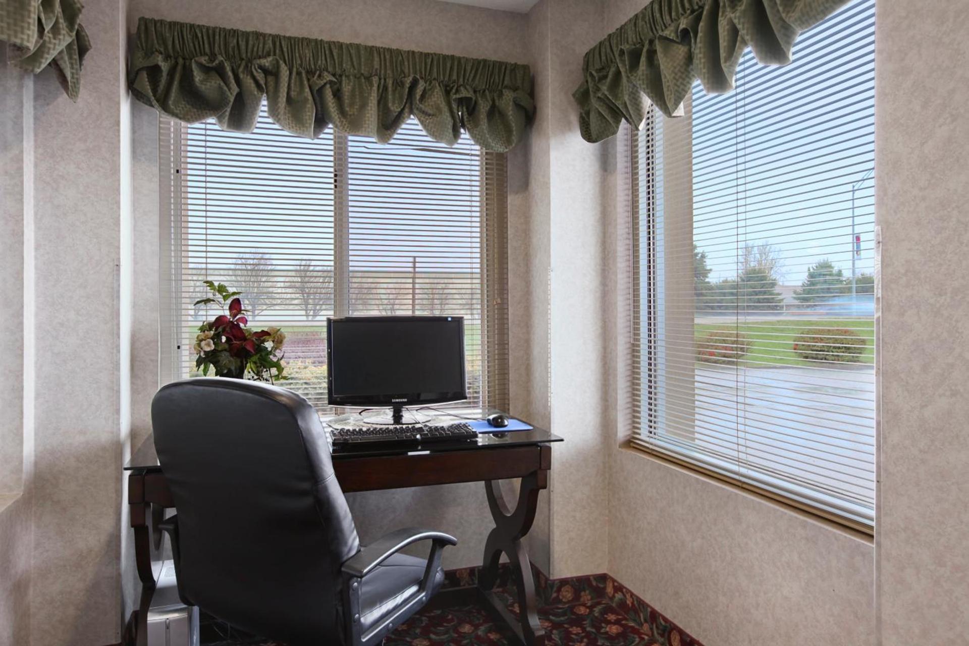 Baymont by Wyndham Pella photo 10