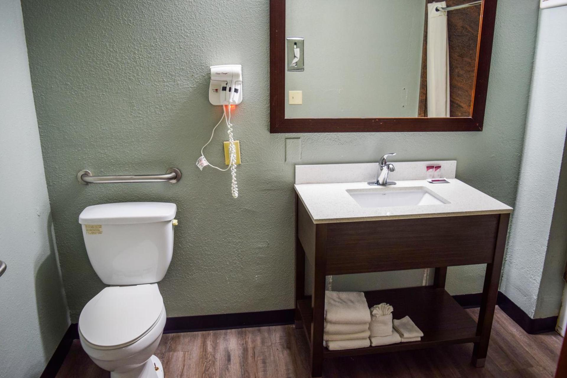Super 8 by Wyndham Raleigh Downtown photo 24