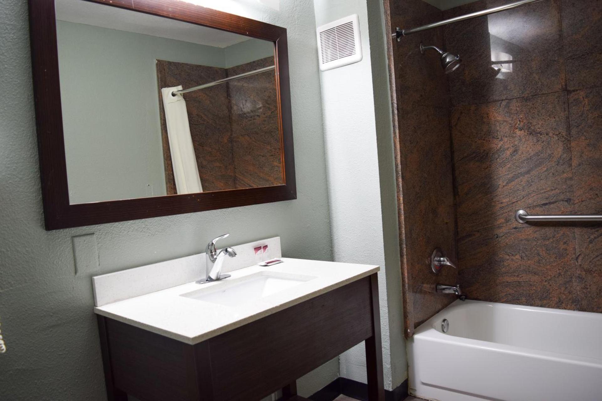 Super 8 by Wyndham Raleigh Downtown photo 25