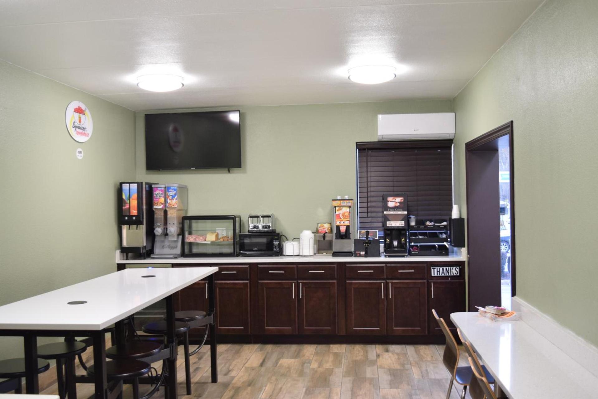 Super 8 by Wyndham Raleigh Downtown photo 22