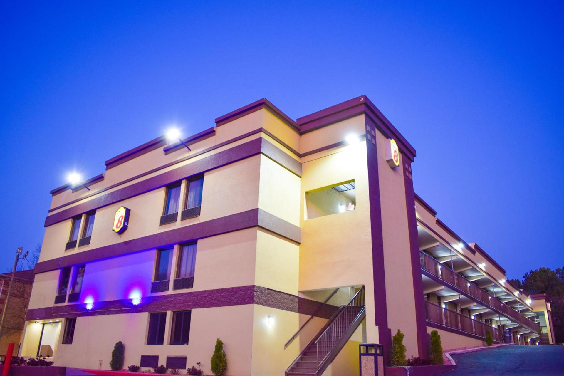 Super 8 by Wyndham Raleigh Downtown photo 1