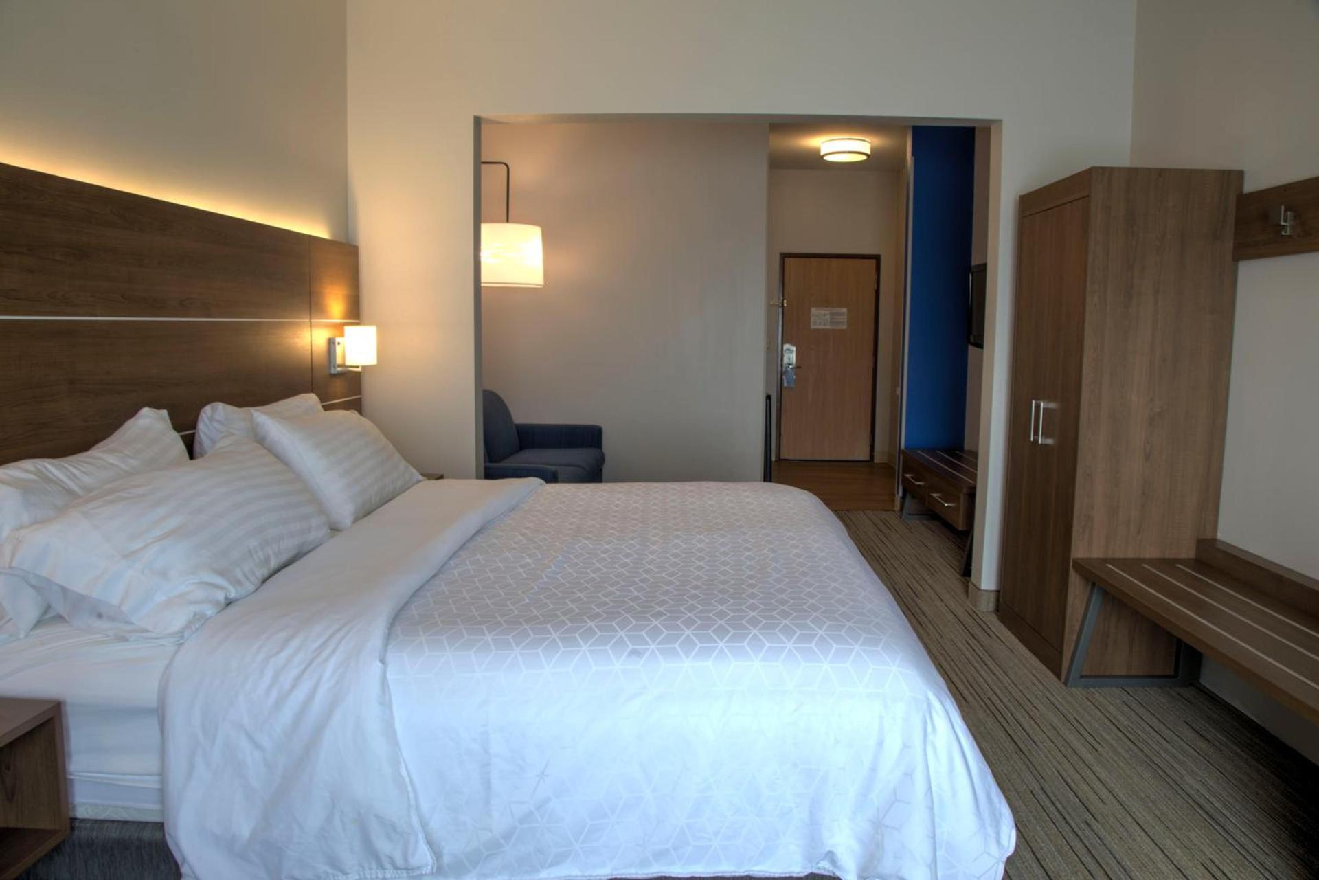 Holiday Inn Express Rochelle by IHG photo 69