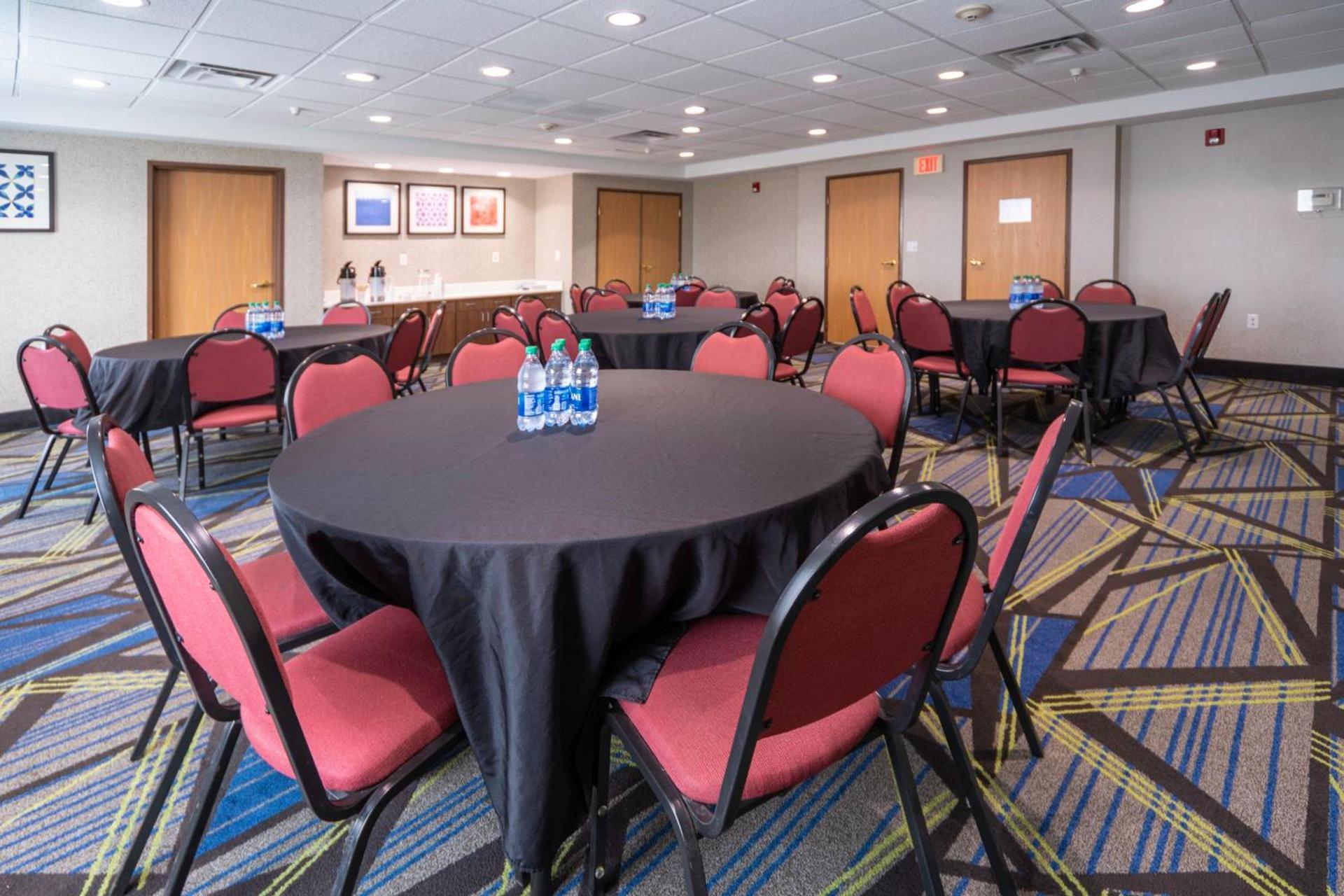 Holiday Inn Express Rochelle by IHG photo 55