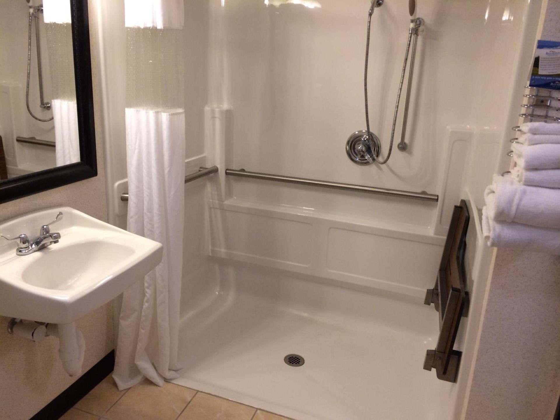 Baymont by Wyndham Pella photo 21