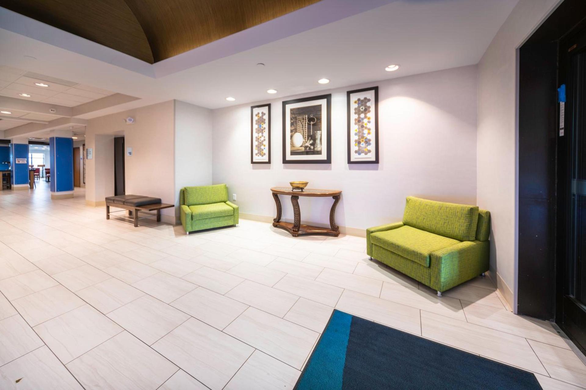 Holiday Inn Express Rochelle by IHG photo 38
