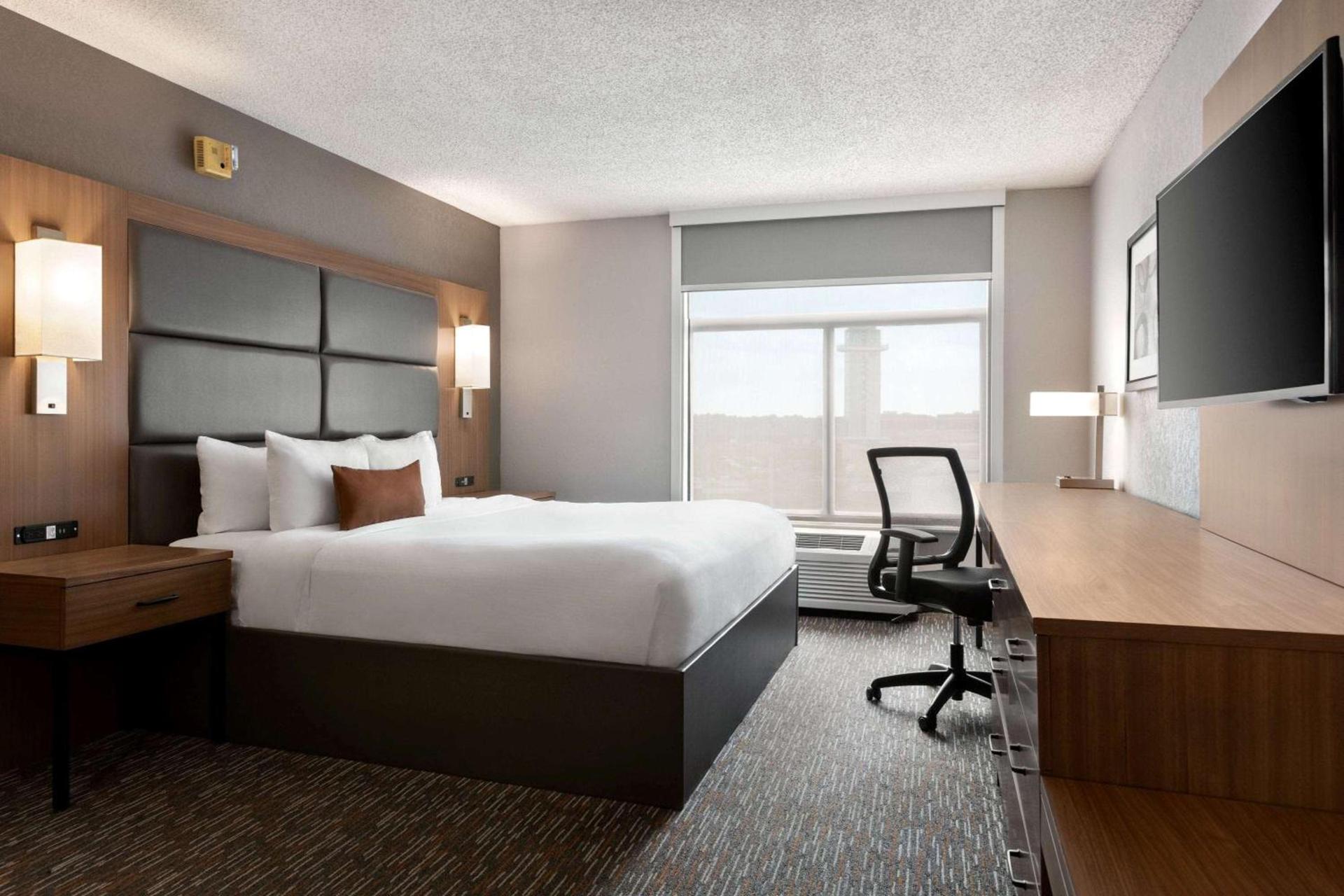 Wingate by Wyndham Cincinnati Blue Ash photo 19