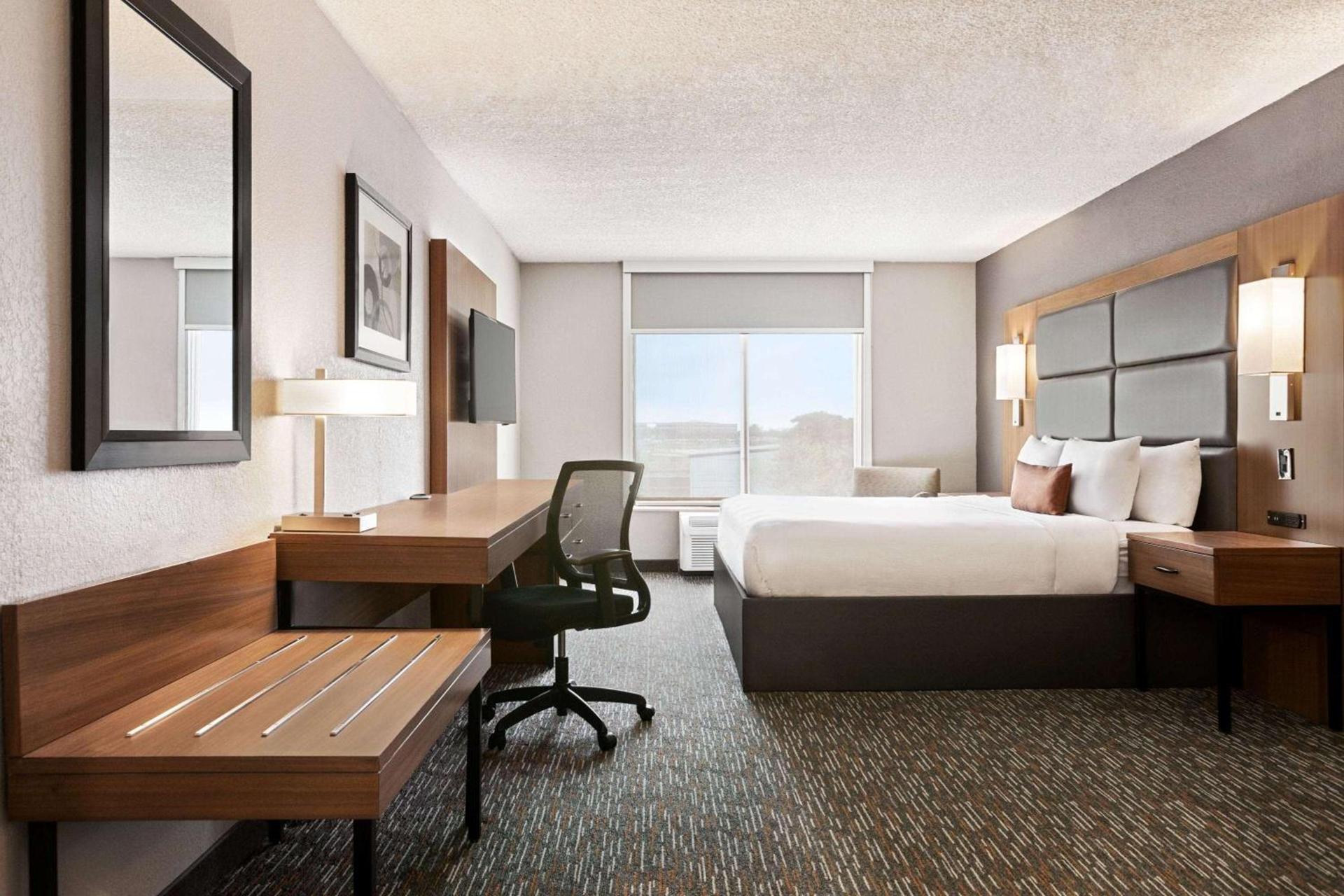 Wingate by Wyndham Cincinnati Blue Ash photo 23