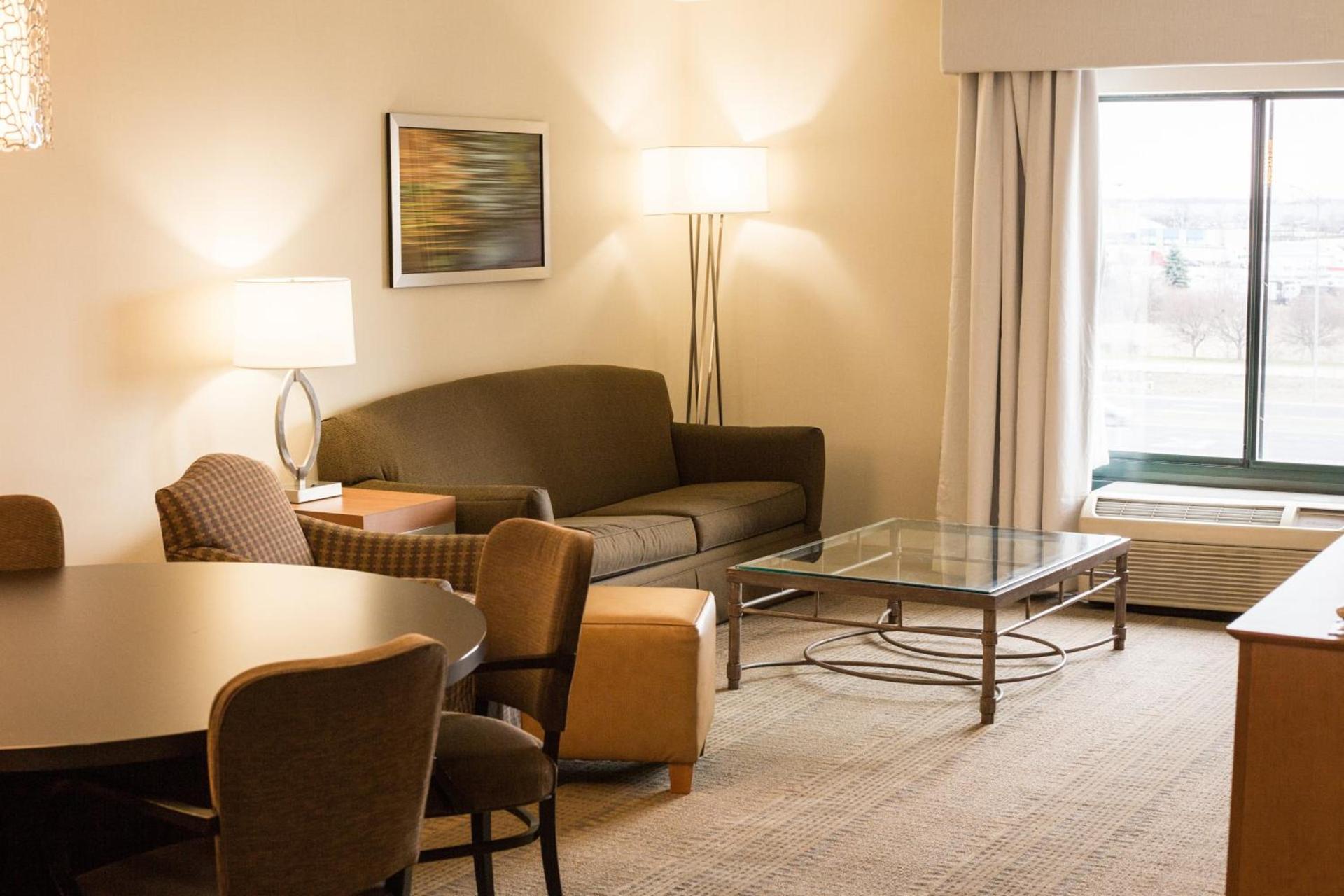 Holiday Inn & Suites Bolingbrook by IHG photo 48