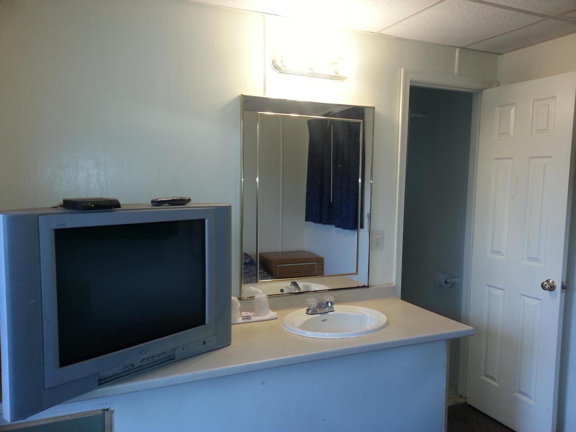 Americana Motel photo 15