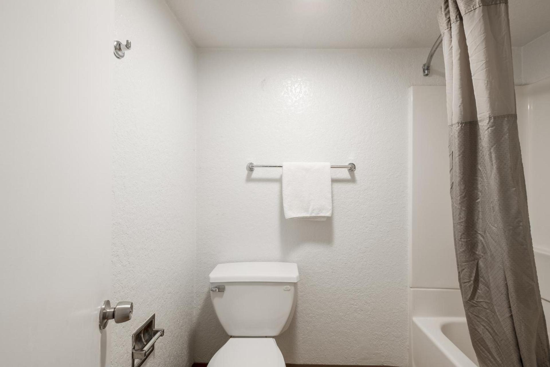 OYO Hotel Houston Katy Freeway photo 8