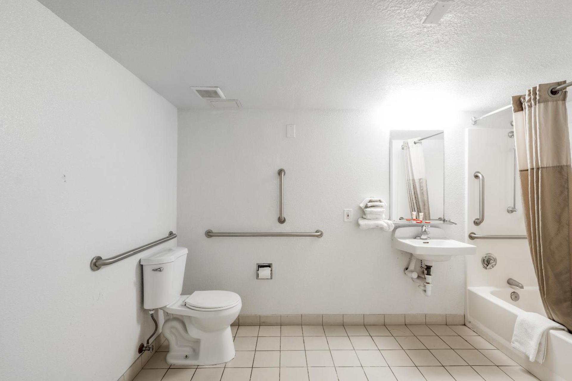 OYO Hotel Houston Katy Freeway photo 29