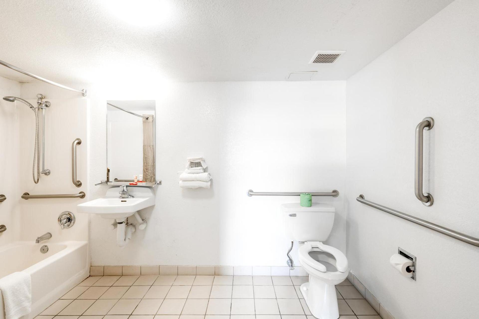OYO Hotel Houston Katy Freeway photo 17