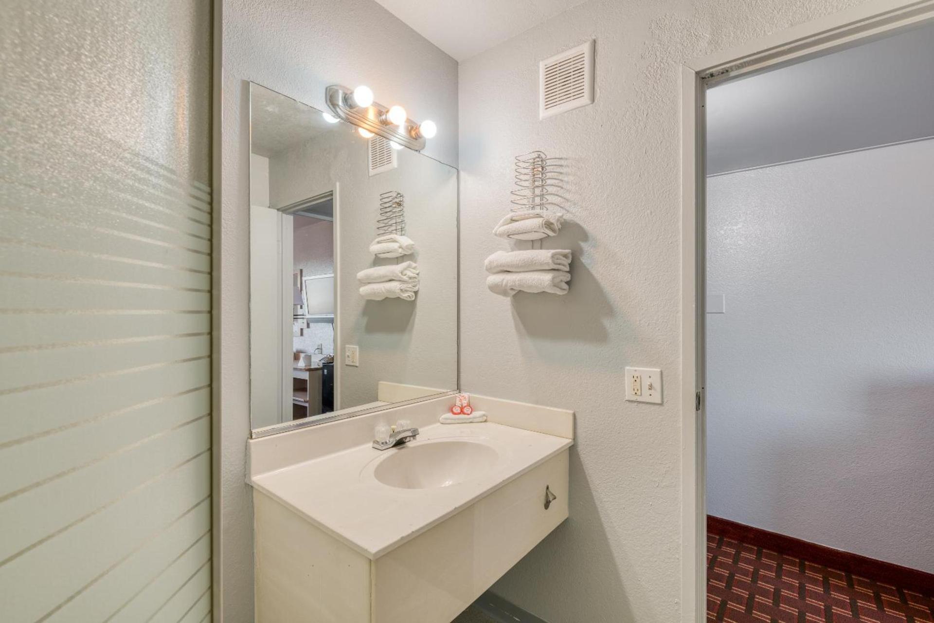 OYO Hotel Houston Southwest I-69 photo 20